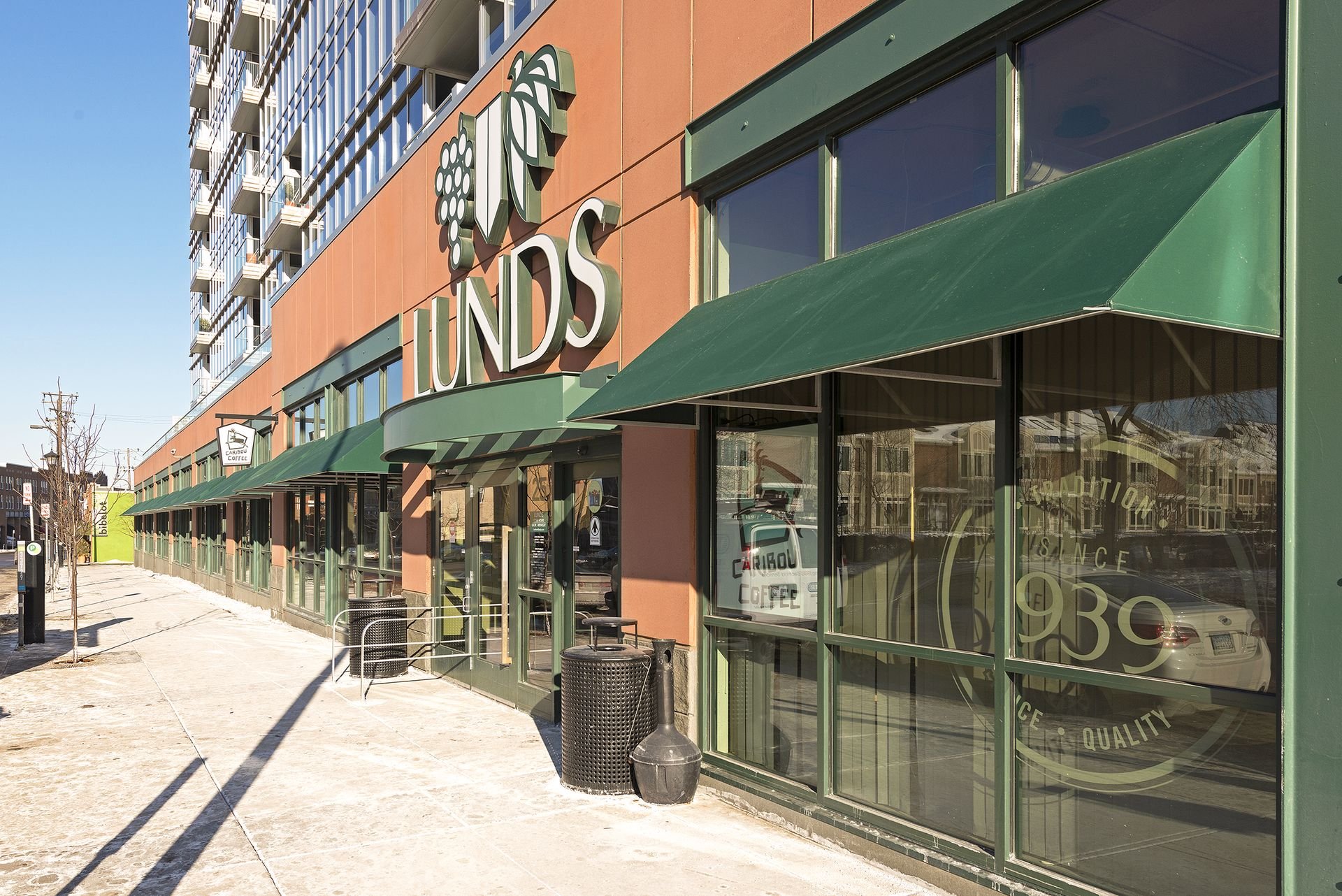 21. Lunds and Byerlys in Building.jpg