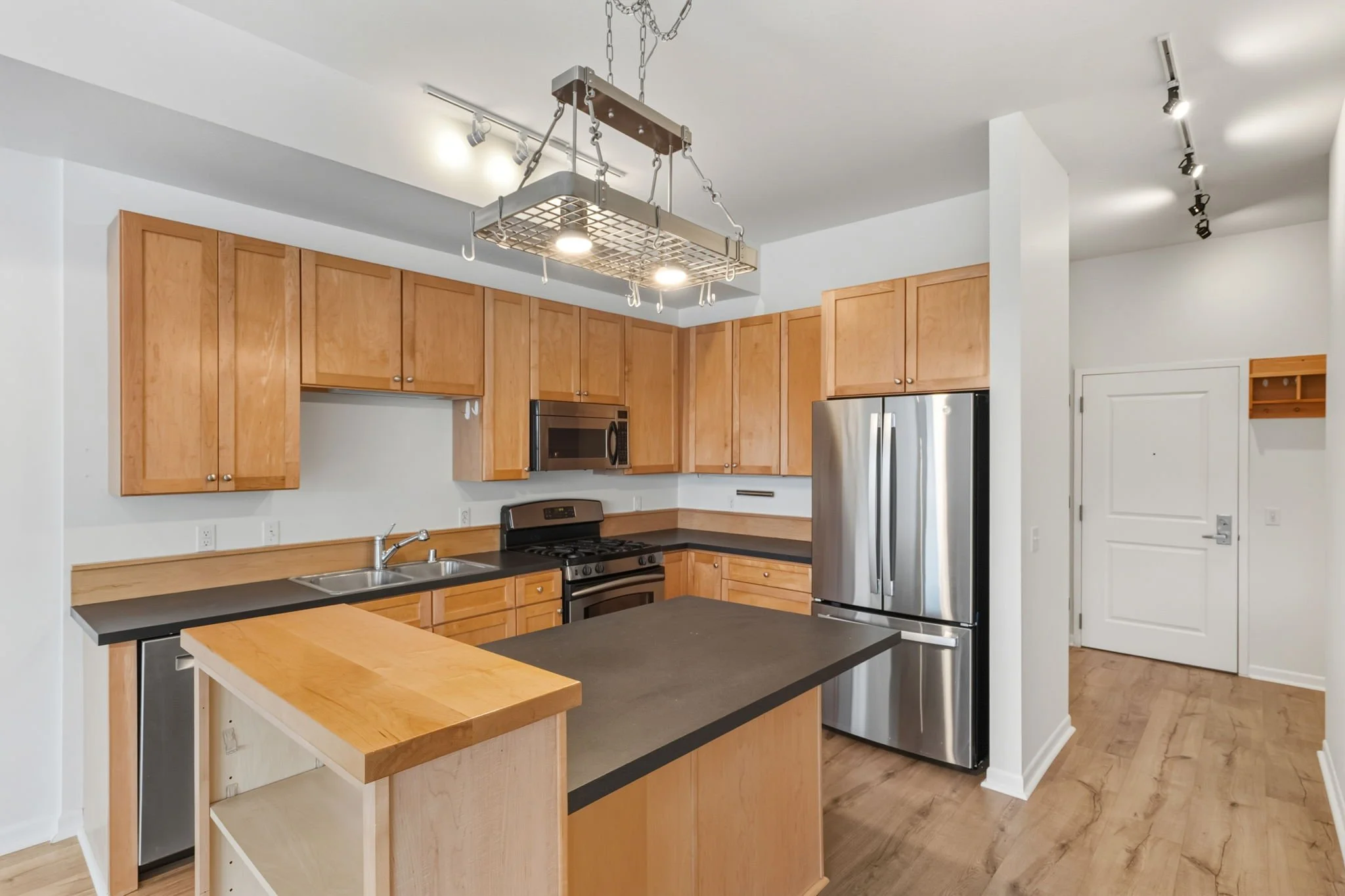 1-web-or-mls-209-e-8th-st-308.jpg
