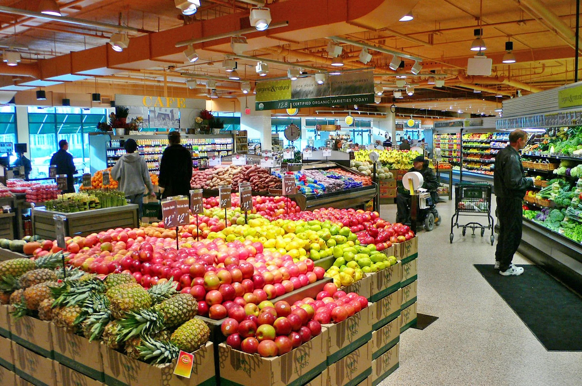 202 Lunds & Byerlys Grocery, Caribou Coffee, Bachmans Fowers, & St Croix Drycleaners.JPG