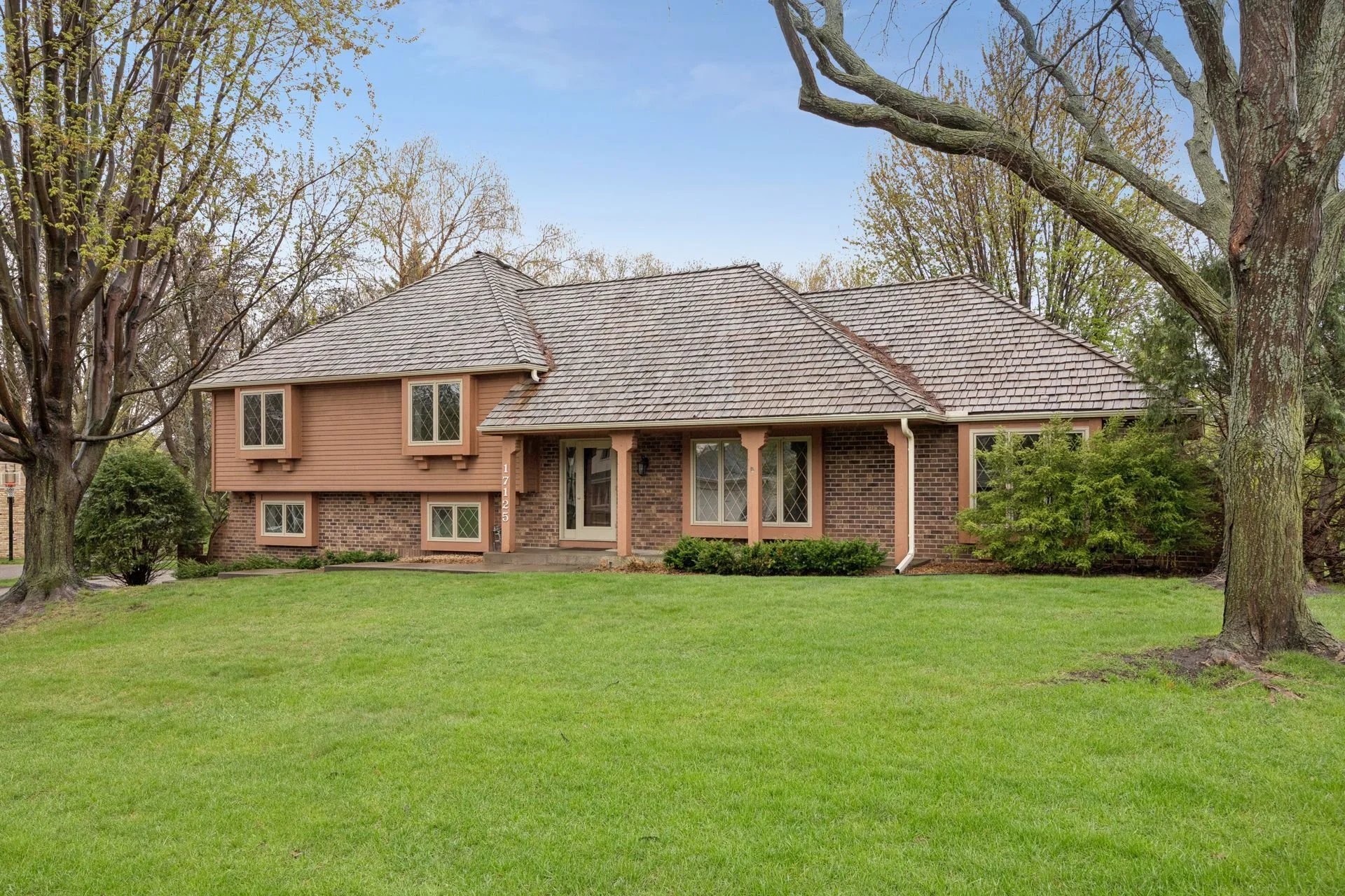 17125 30th Ave N - SOLD