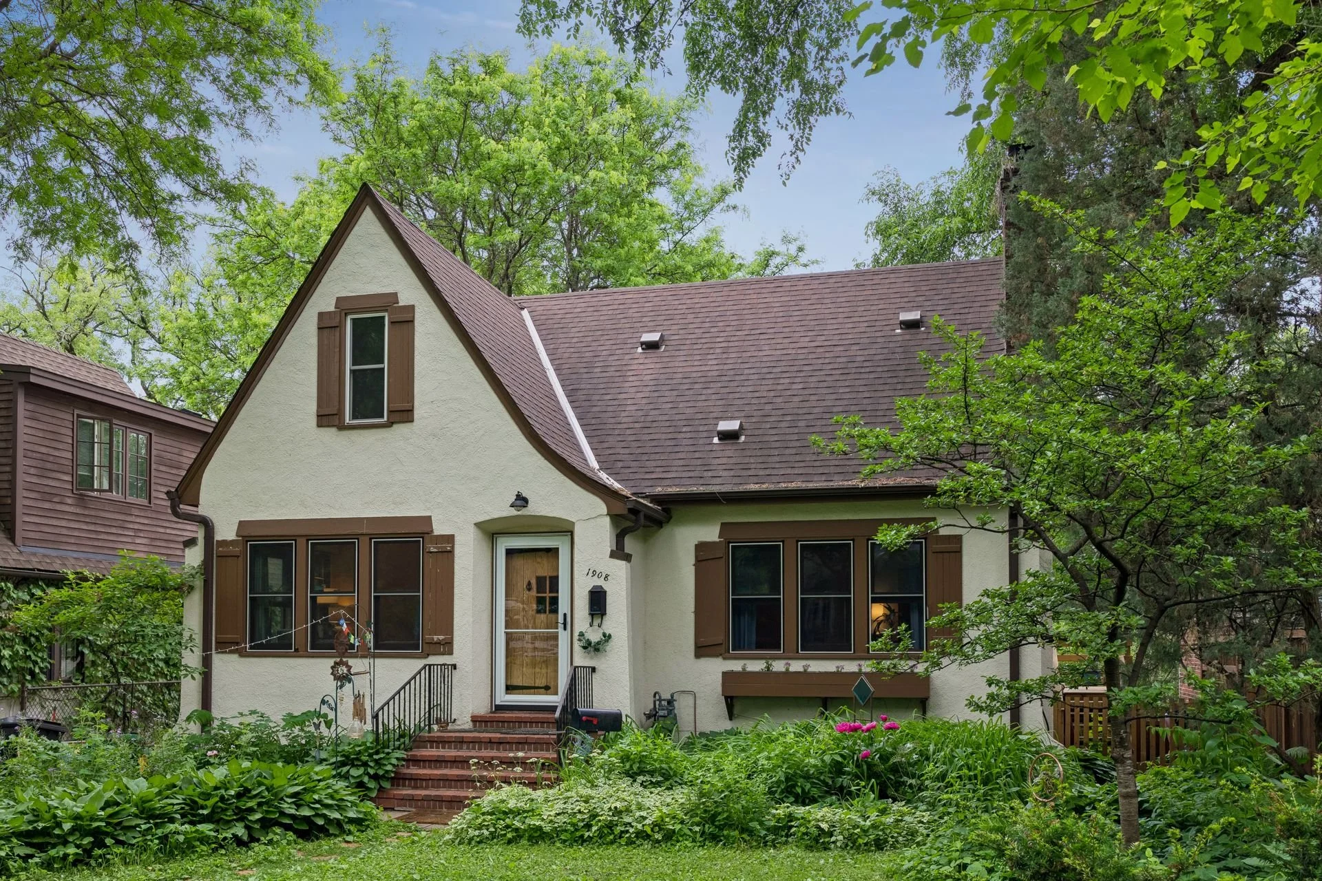 1908 E River Terrace