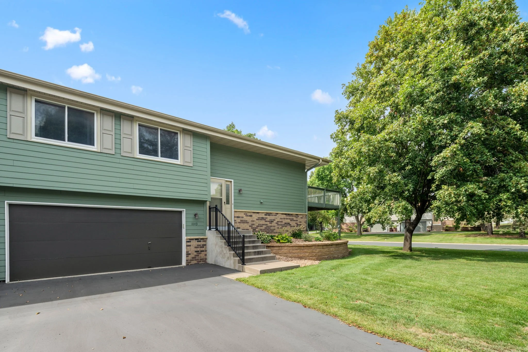27-web-or-mls-11143-vessey-cir.jpg
