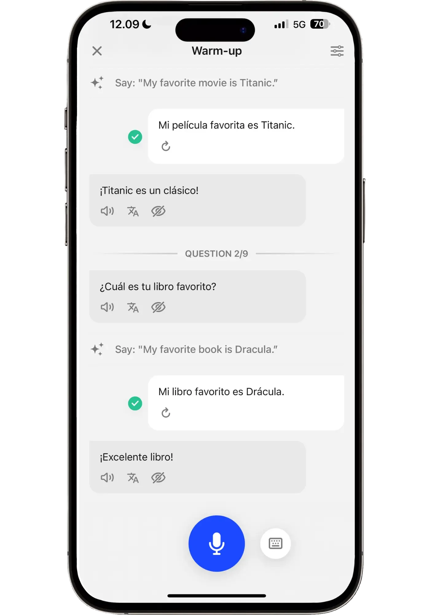 Speak AI Q&A warm-up showing two completed exchanges: the user answering "Mi película favorita es Titanic" with the AI replying "¡Titanic es un clásico!" and then "Mi libro favorito es Drácula" with the AI replying "¡Excelente libro!"