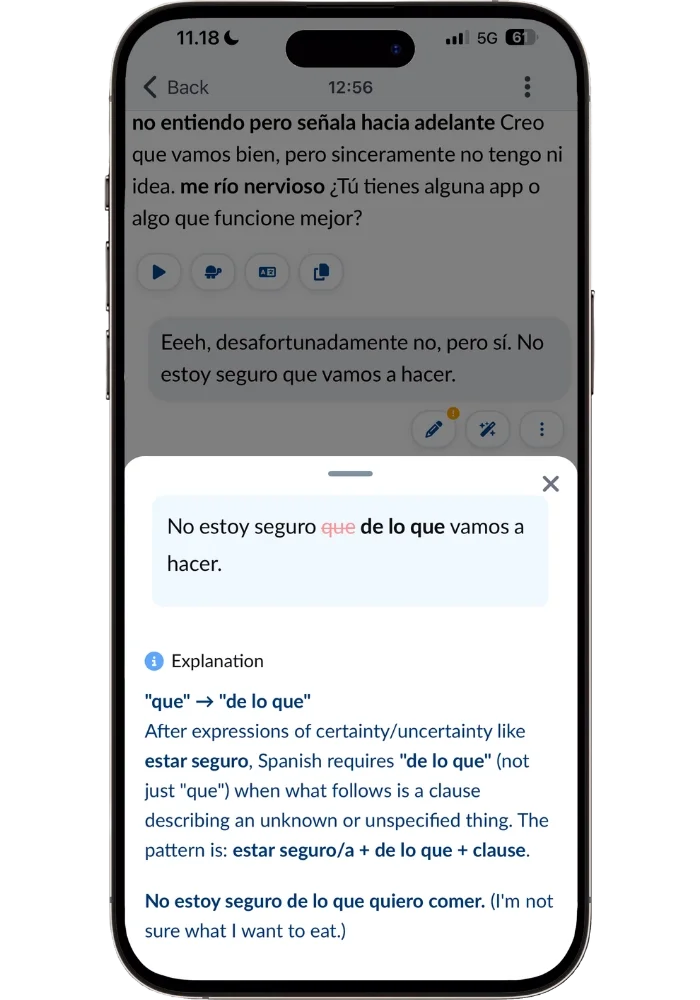 Langua app showing in-chat grammar correction with the wrong word 'que' crossed out in red and replaced with 'de lo que' in bold, plus a detailed grammar explanation with an example sentence