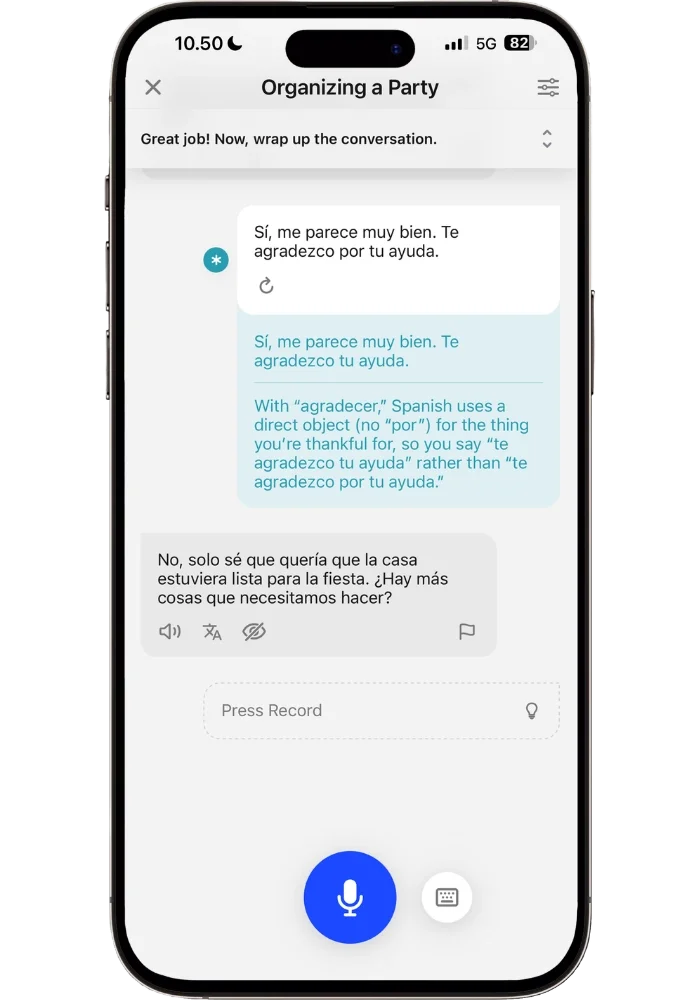 Speak app roleplay showing a grammar mistake with 'te agradezco por tu ayuda' corrected to 'te agradezco tu ayuda' with an explanation that agradecer takes a direct object in Spanish without 'por'