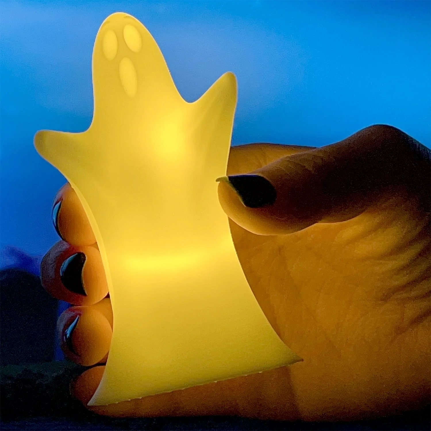 White resin Flaca Ghost figurine with flickering LED for Halloween