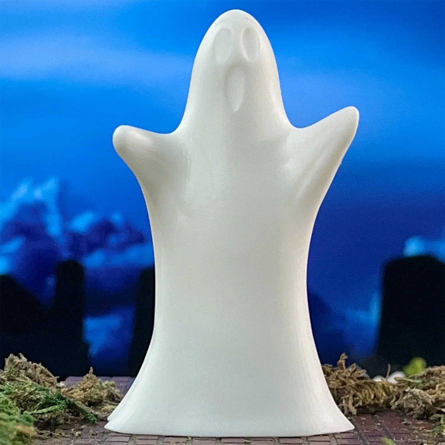 Compact 3.5-inch tall Flaca Ghost LED light Halloween décor