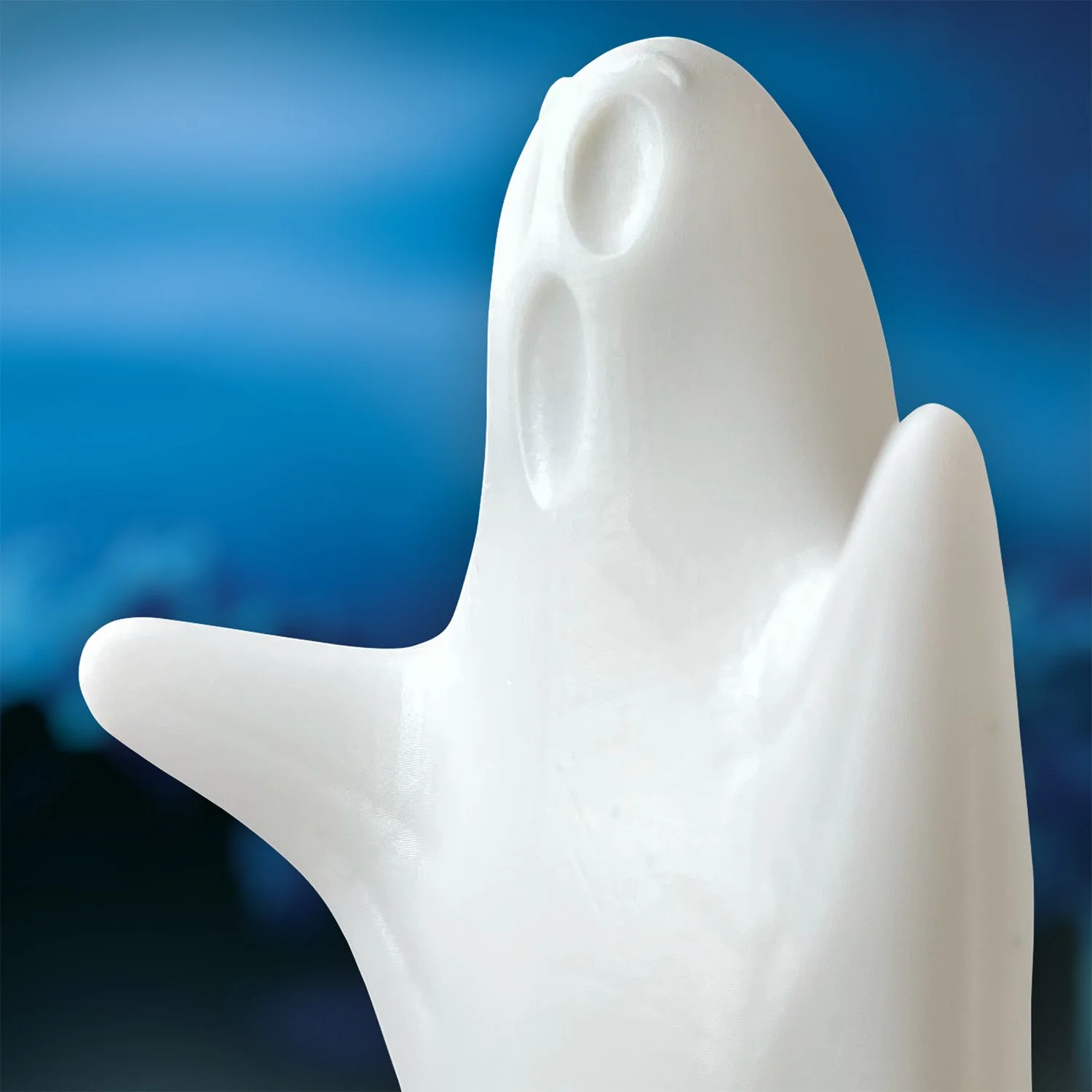 Flaca Ghost Halloween decoration with replaceable batteries and on-off switch