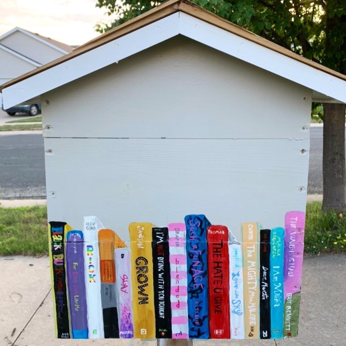 Check out the new kids on the block: @littlefreediverselibrarymn! I gotta say, this LFDL is truly amazing and the books featured on the back just happen to be some of my absolute favorites 😍 let&rsquo;s keep amplifying and empowering diverse voices!