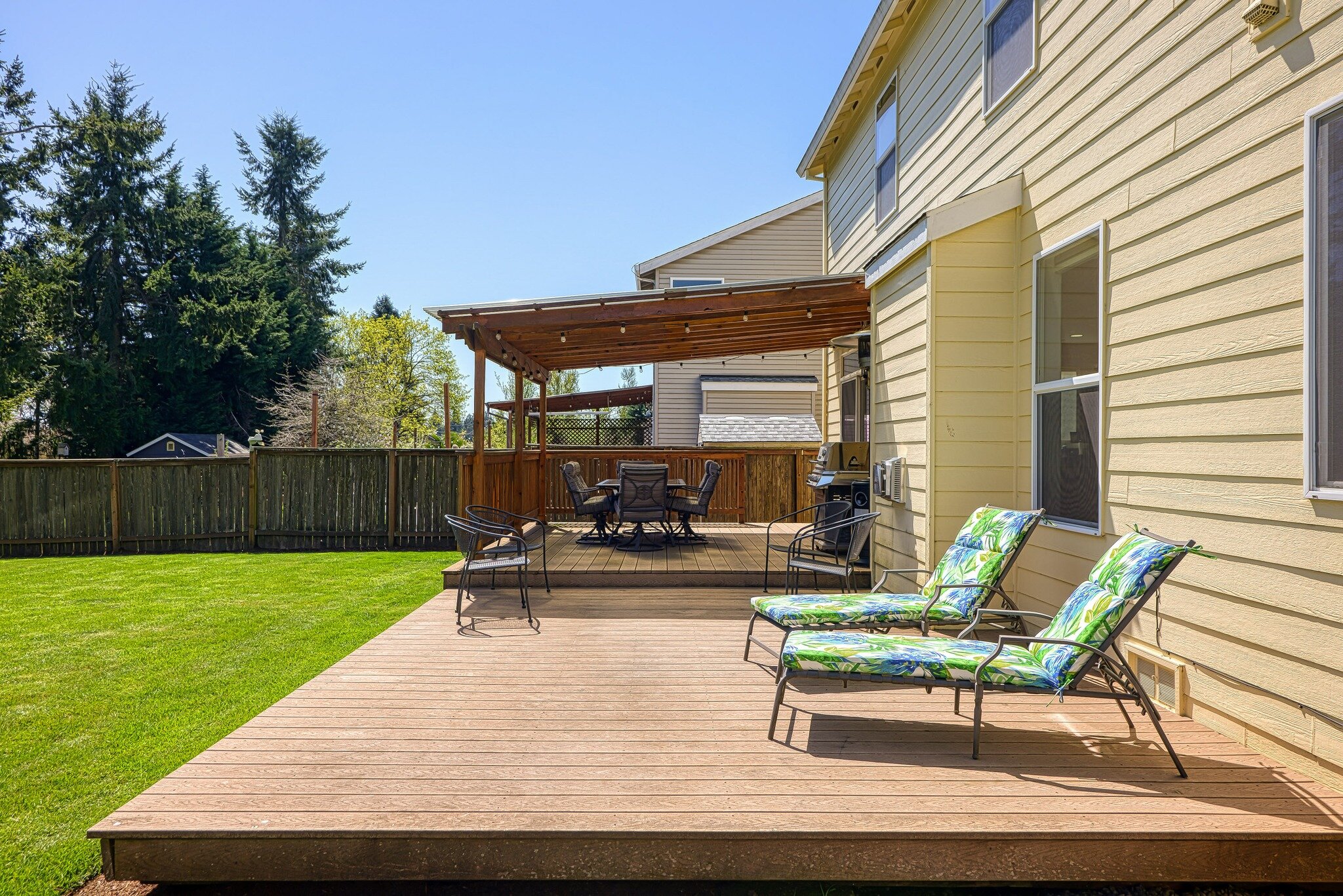 ✨ New Listing in Oregon City ✨

4 Bed | 3 Bath | 2608 SQFT

Step into your own private oasis! This stunning home is situated on a large, flat, fenced lot, and boasts RV parking for your outdoor adventures. The Trex deck and gas connection for your BB