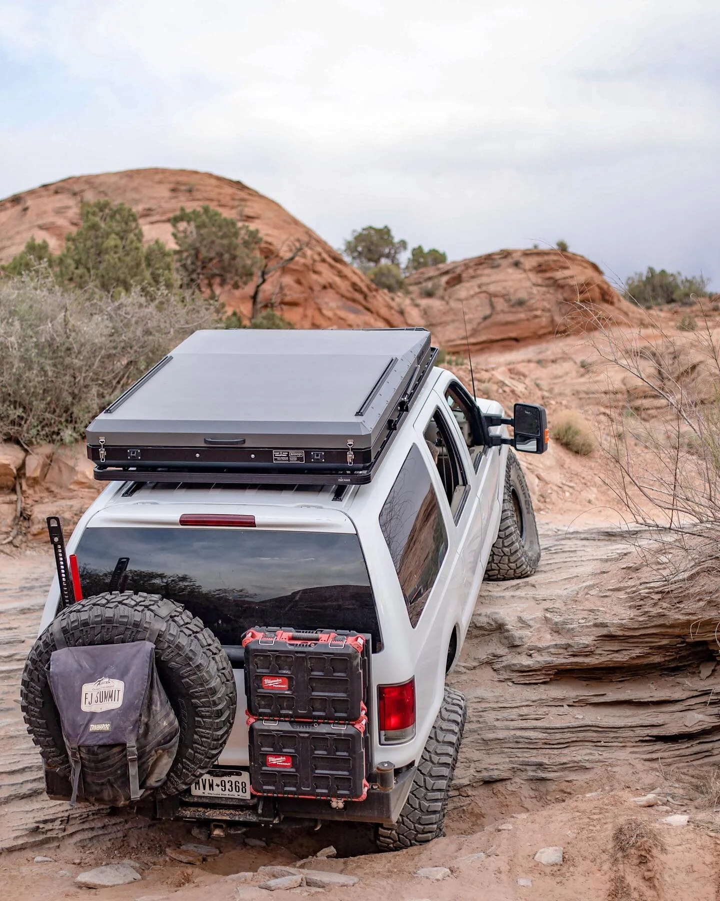 Might be time to replace the ol&rsquo; @thefjsummit trasharoo. I&rsquo;ve just been trying to hang on to my Toyota heritage 😅

📸: @snap.gx