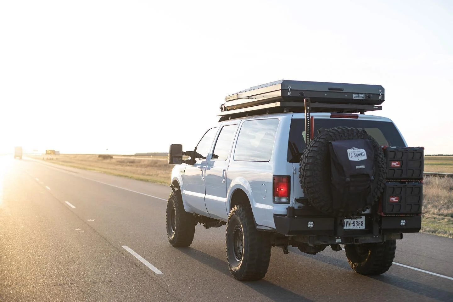 Thinking of building a new rear bumper for this thing. I need rear quarter protection. THE PROJECTS NEVER END AND I LOVE IT!

📸: @hughesphoto.co
