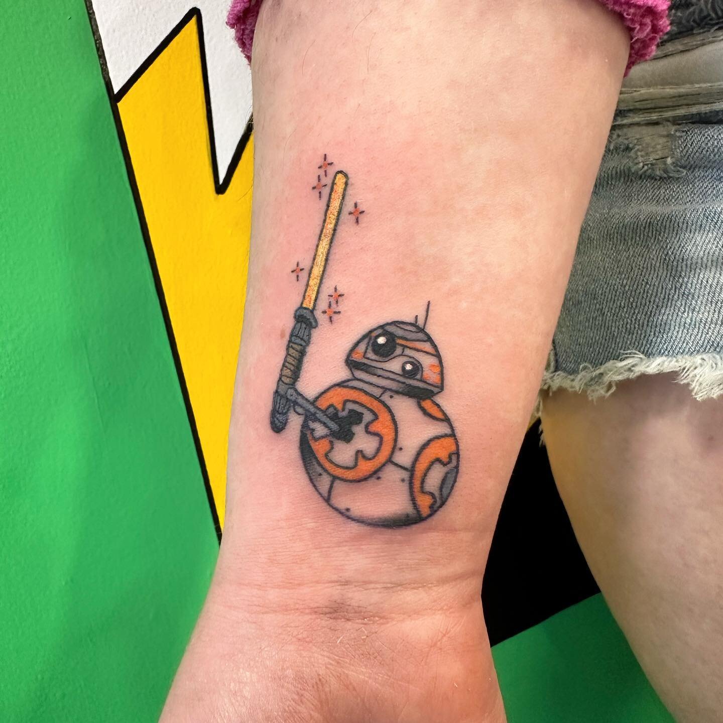 ✨Teeny BB8✨ holding Rey&rsquo;s saber! Thank you for the continued trust @yoursarcasticfriendbree! It was so nice seeing you. #bb8 #bb8tattoo #tattoo #tattoos #starwars #starwarstattoo #bradleyillinois #kankakeecounty #kankakeetattoo #chicagotattoo