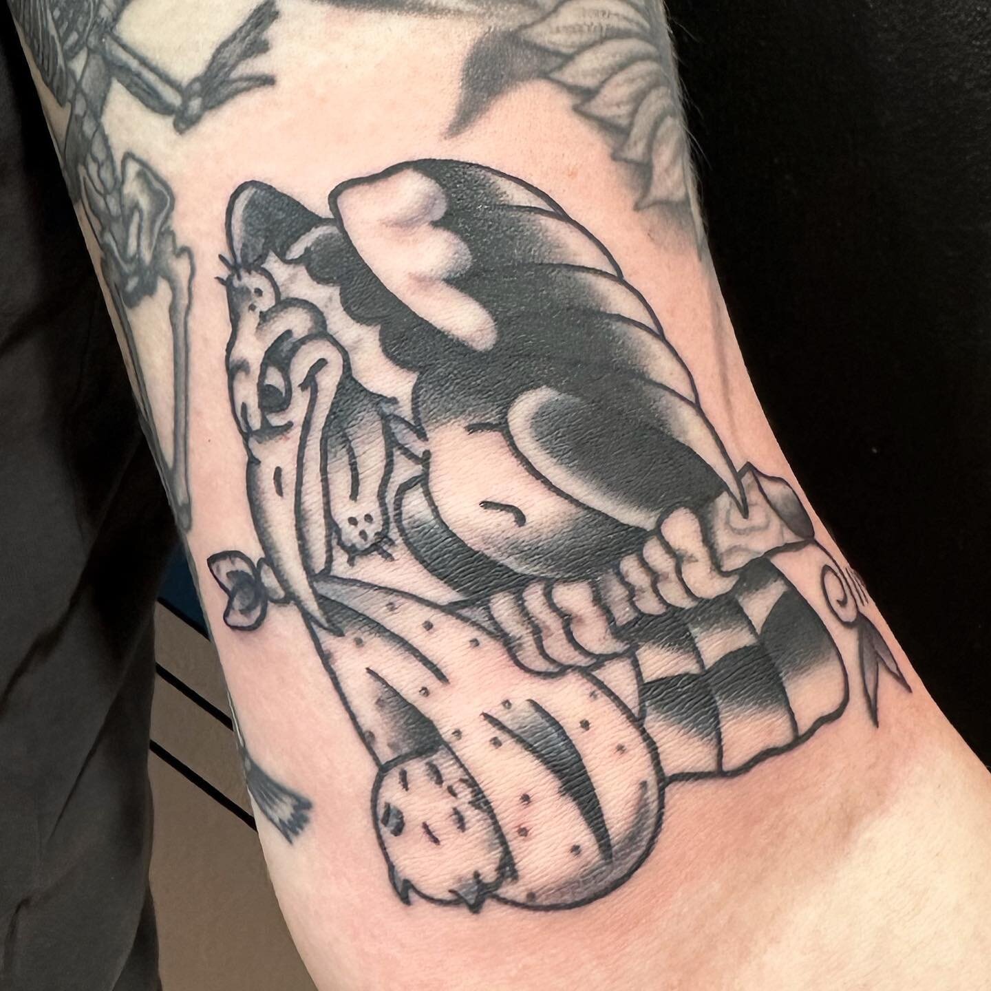 ☁️✨Vulture + Baby✨☁️ for the wonderful @rebgirard! Thank you for making the trip out and trust. #vulture #vulturetattoo #tattoo #tattoos #kankakee #kankakeecounty #kankakeetattoo #bradleyillinois #illinoistattoo #chicagotattoo