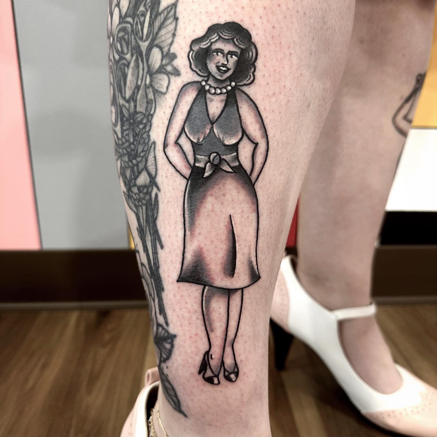 ✨Great Grandmother✨ for my friend @alyssa_jo_ ! Based off a photograph of her great grandma. Thank you for the continued trust on such a special one. #grandmothertattoo #pinup #pinuptattoo #tattoo #tattoos #kankakeecounty #bradleyillinois #kankakeeta