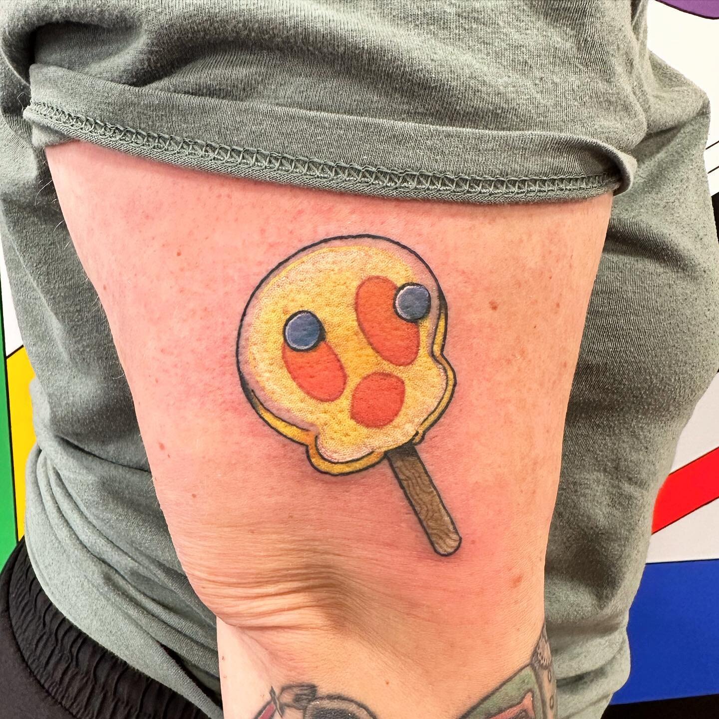 ✨Tweety Popsicle✨ for the homie @cassie____johnson! Thanks for always being the coolest. Love ya friend! #tweetybirdpopsicletattoo #tweety #tweetybird #popsicletattoo #tattoo #tattoos #kankakeecounty #kankakeetattoo #bradleyillinois #chicagotattoo #i