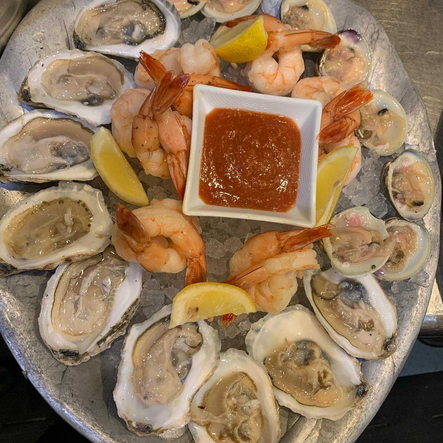 Best raw bar in Naples! 
#rawbar #naplesfl 
#paradise #gulfcoast