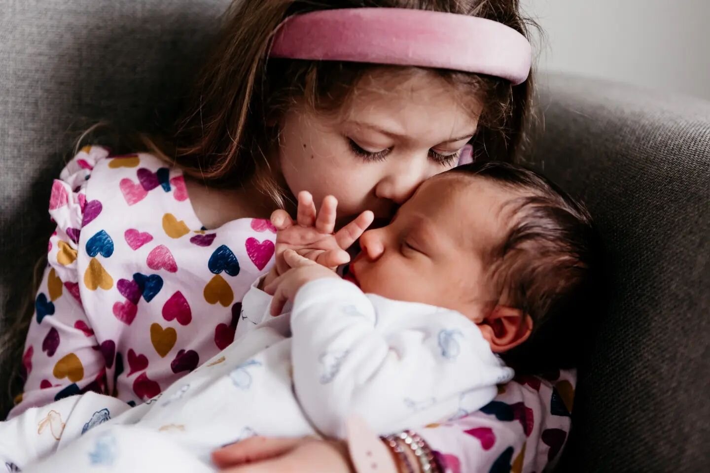 Big sisters ❤️
They just can't get enough.

#perthphotographer #perthfamilyphotographer #perthmamas #perthmums #perthlife #ourclickdays #unconventionaltogs #storytellersofchaos #capturingchildhoodhub #clickcommunity #talesofthemoment #magicofchildhoo