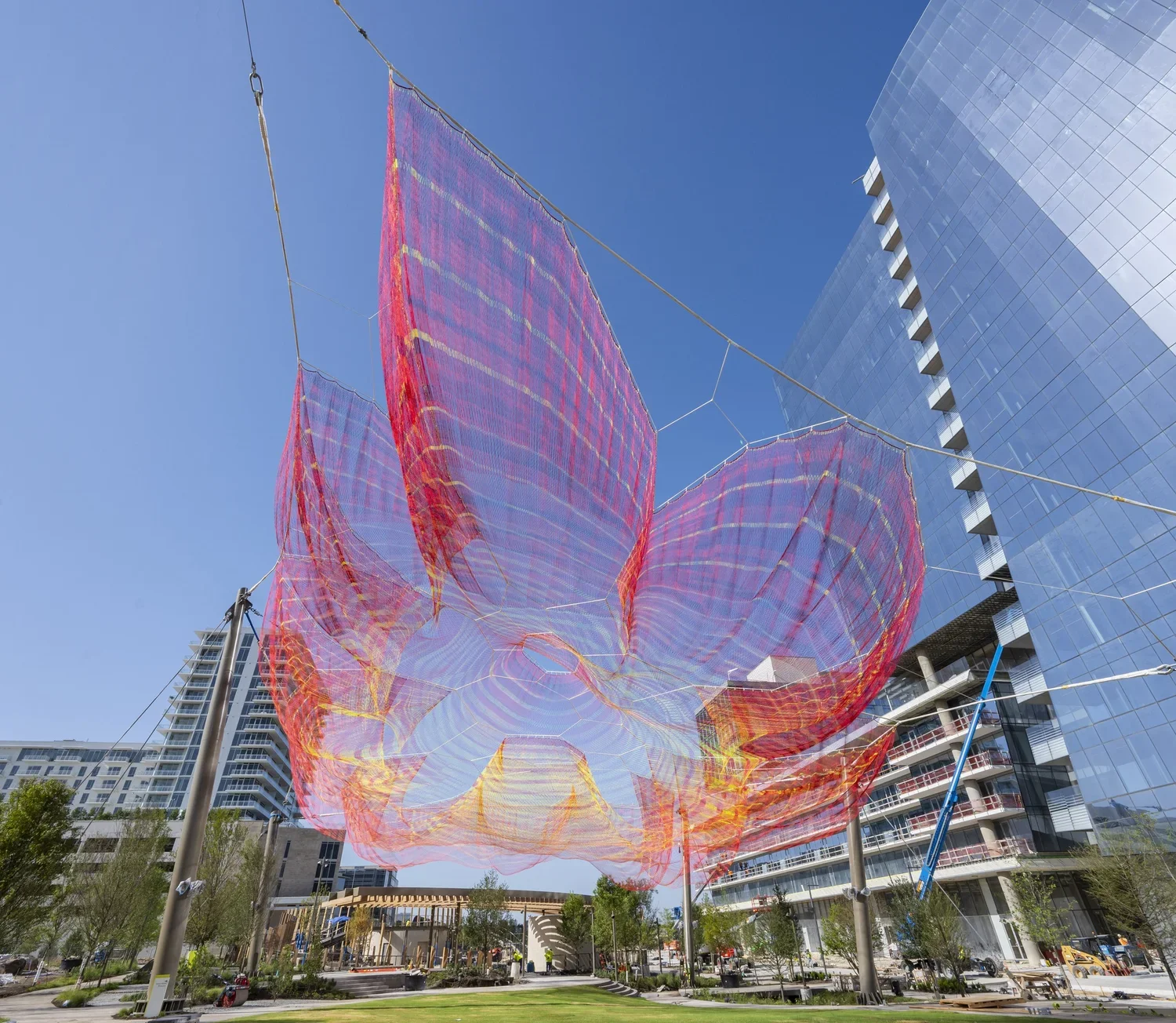 FRS_Echelman_PhotoHallPark_1e.webp