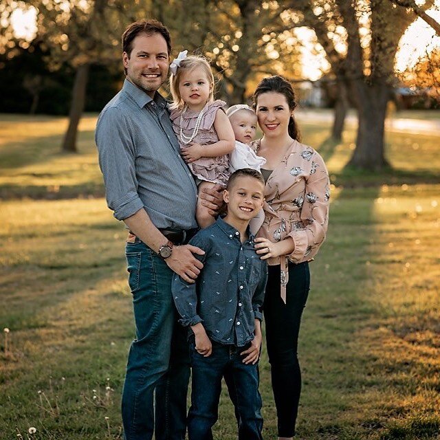 I absolutely ADORE this family!!! Not only is Marc my husbands cousin, but Katy is my oldest sons Godmother! ❤️ *
*
*
#torinorthphoto #goldenhour #sunisbest #teamcanon #kansasphotographer #haysksphotographer #ksphotog #kansasfamilyphotographer #love 