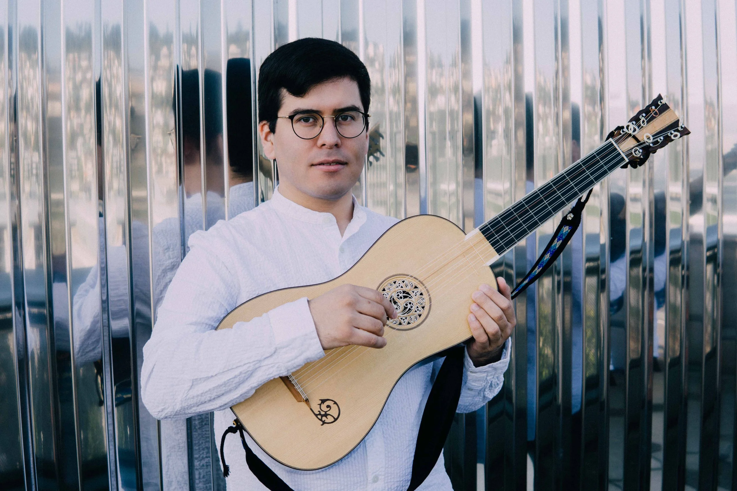 victor castillo luna guitariste compagnie la renaissance chant de la perle saint thomas morges montreux lydia weyrich théâtre