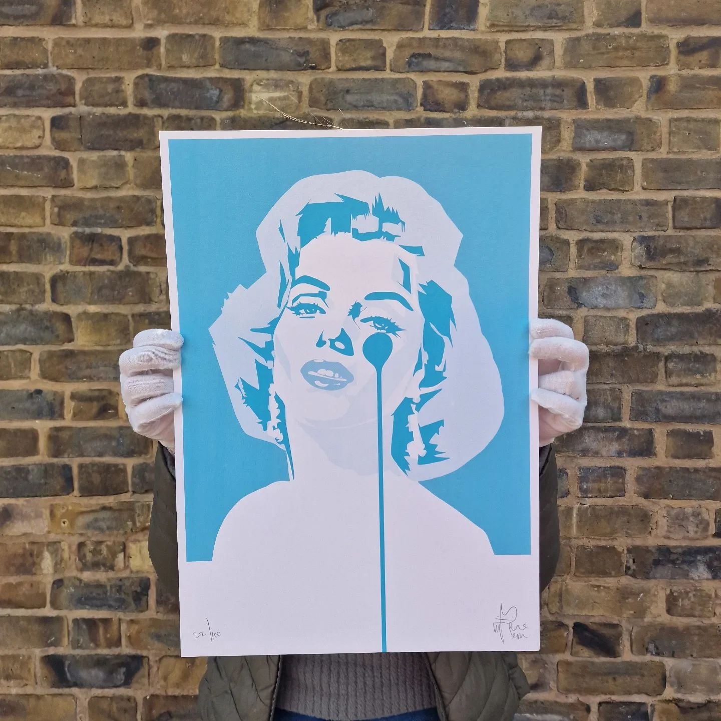 @xennial_gallery 

&quot;Marilyn&quot; 

Edition number 22/100, by artist @pureevilgallery 

Print paper size 350 x 500mm.

#xennialgallery #bexleyvillage #londongallery #artcollection #limitededitionprints #artcollector #artoninstagram #art #frameda