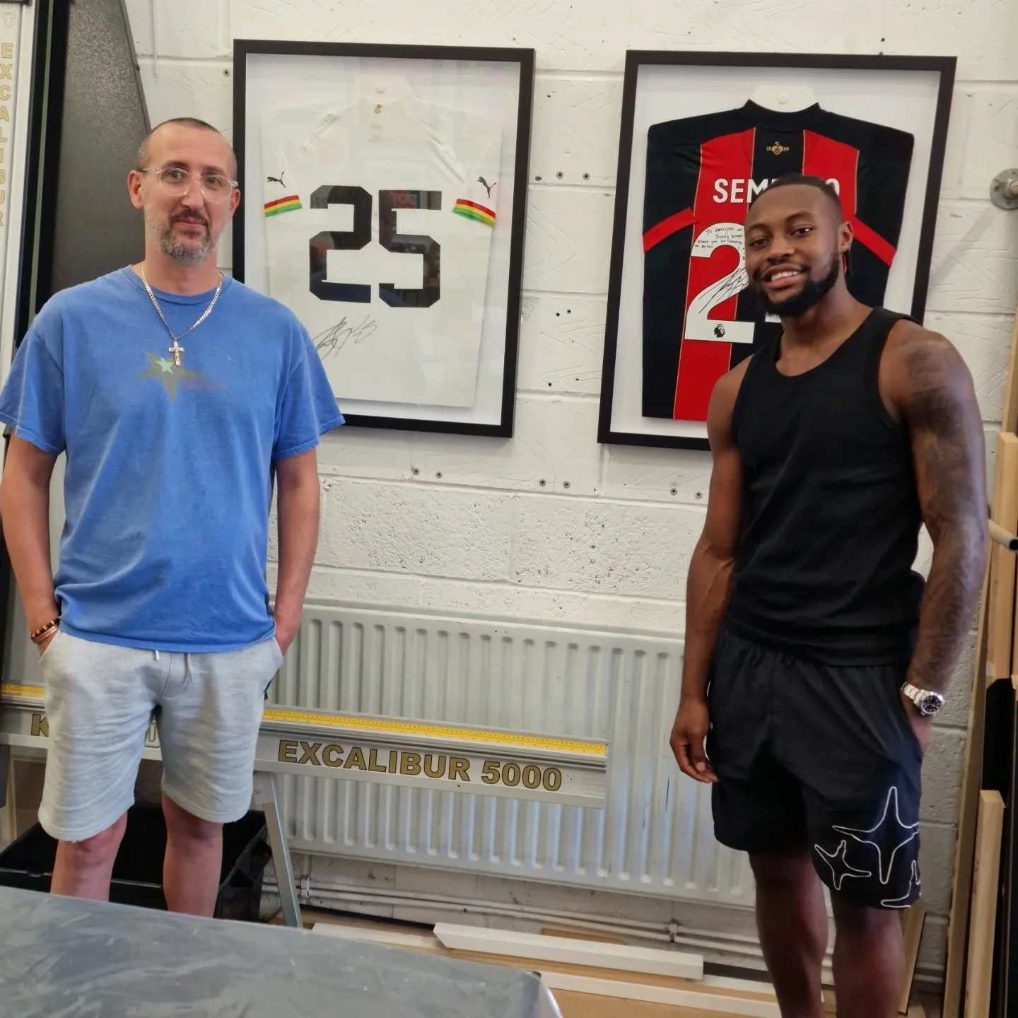 A pleasure it was to meet @antoinesemenyo42 ,one of the stand-out players of the 2024/2025 Premier league season. Alongside his brother Jay, who was also a true gentleman. 
Tasked with framing the first shirts for a @premierleague player, and we sma