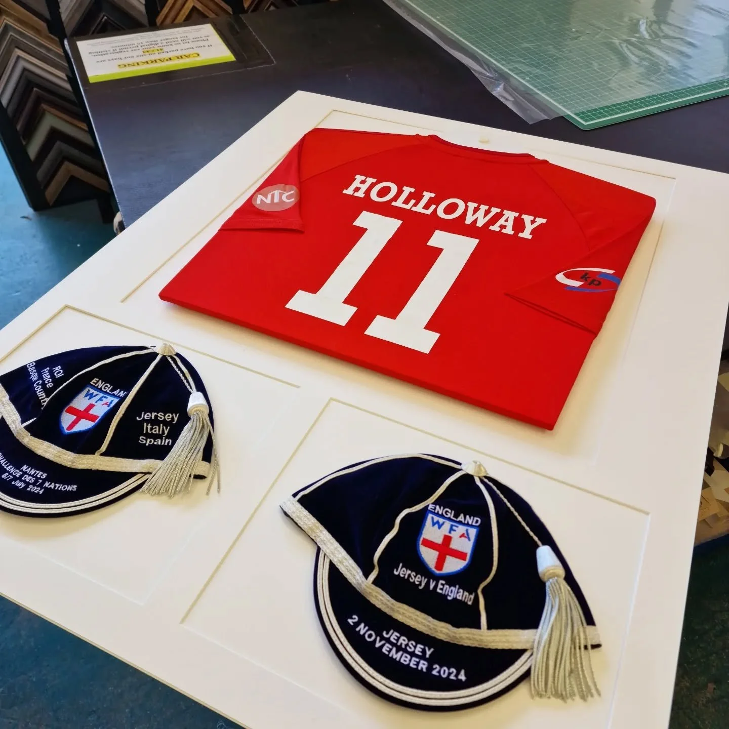 These are a couple of shirts we are working on today. 

Getting through a shirt run is always fun.

#bespoke #customframıng #footballshirtcollector #footballshirtframing #crystalpalace