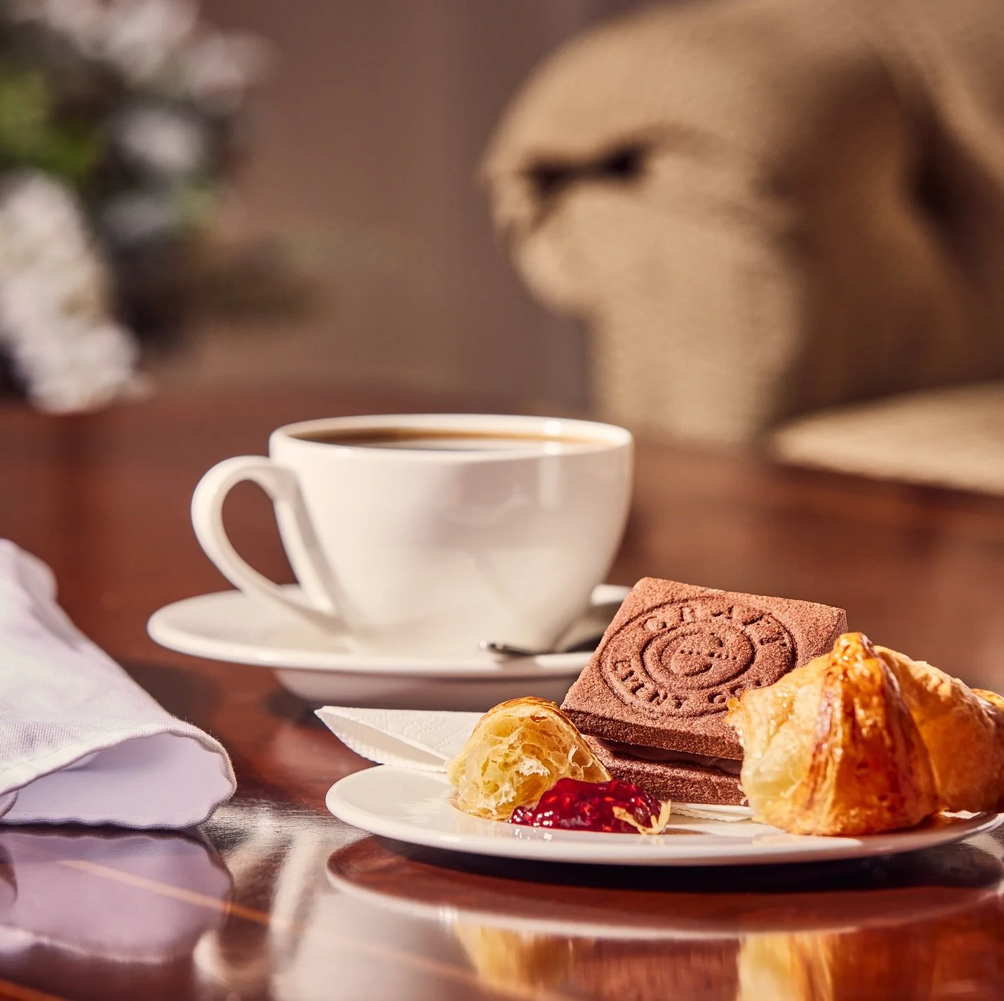 Brainstorming hits different with the right brew ☕️

Let&rsquo;s be honest&hellip; most meetings could&rsquo;ve been an email but at least ours come with great coffee from @johnsonscoffeeni and @punjanatea from Thompson Family Tea.

#crafteventco #fo