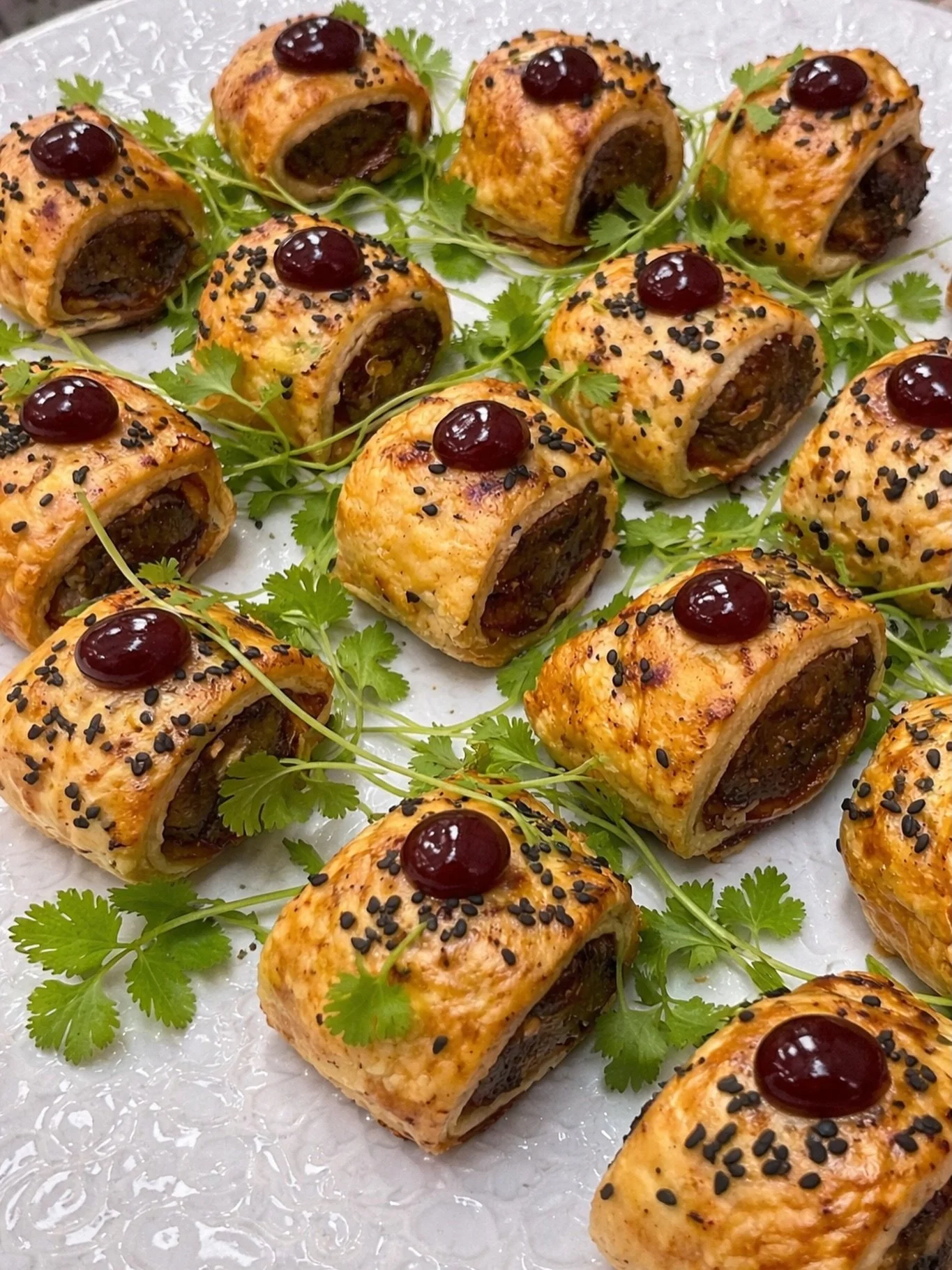 Shredded Duck And Pork Canap&eacute; 
Hoi Sin Ketchup 

#crafteventco #fooddrinkhandcrafted #canap&eacute; #ducksausageroll