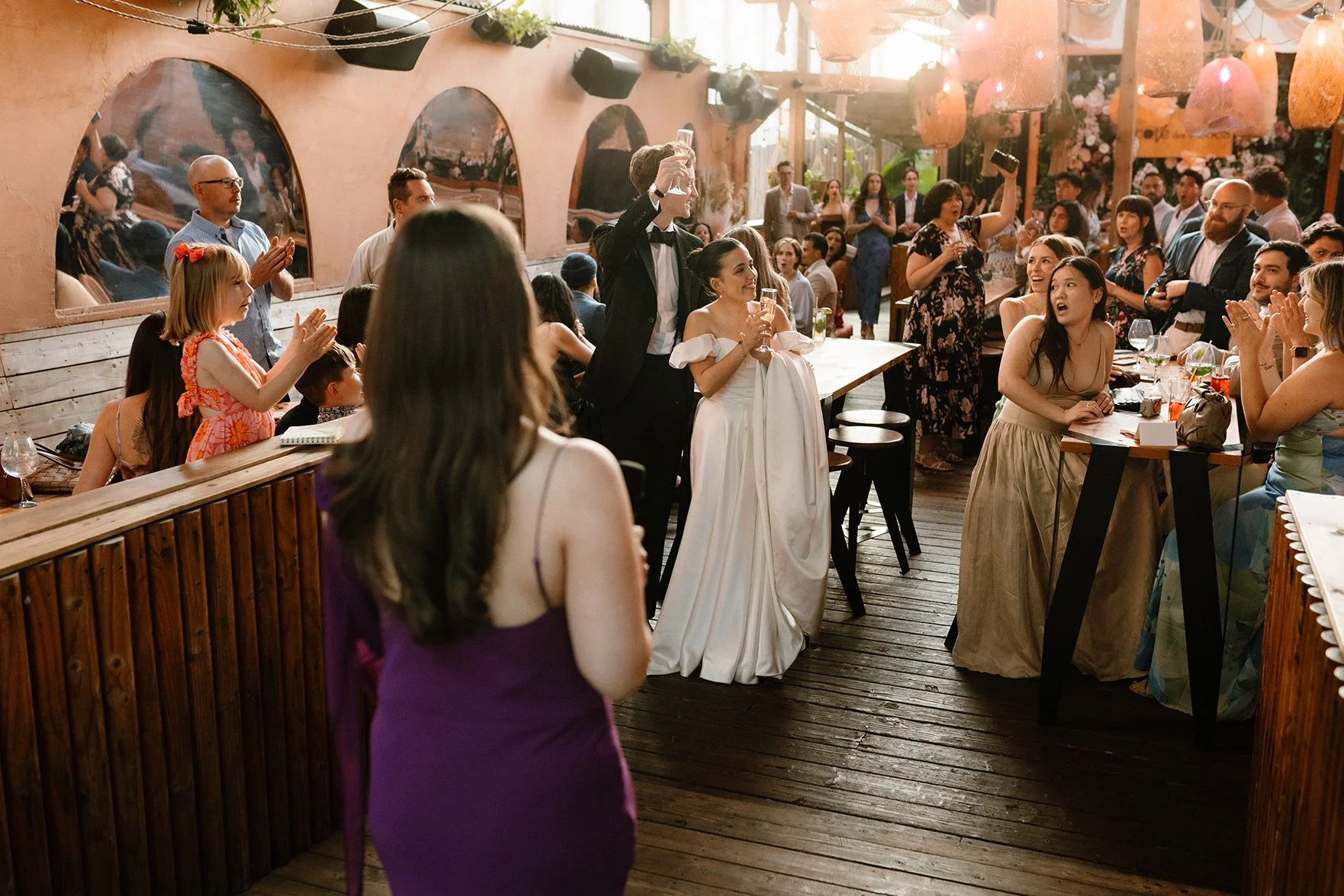 speach durant le cocktail du mariage de valentine et brendan au riverside a montréal.