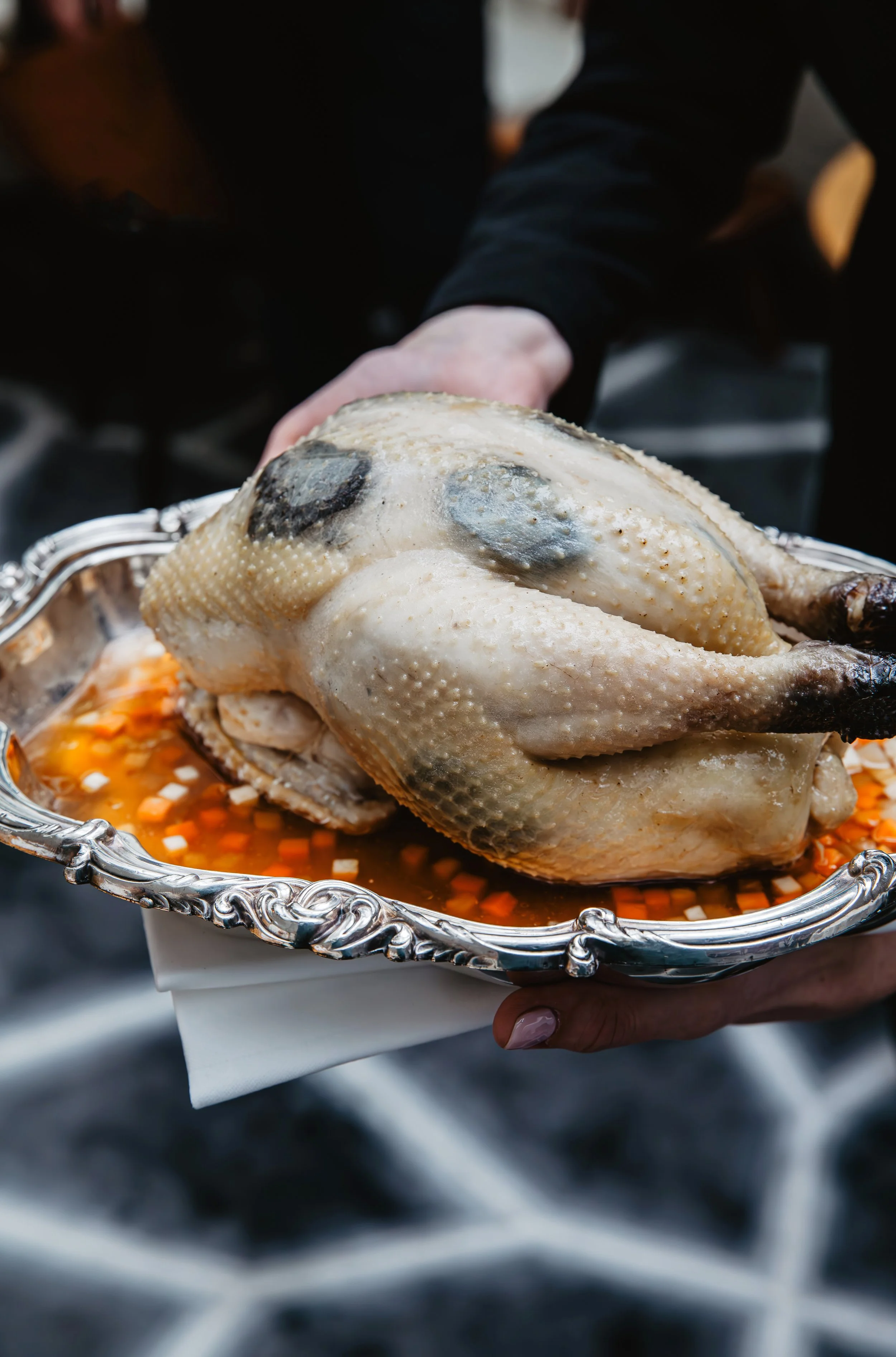 La poulette de Bresse demi-deuil à la façon de la %22Mère Brazier%22 7 - Emilie Guelpa.jpg