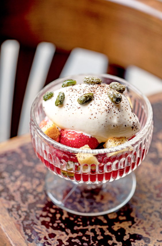 Glace fleur d’oranger, salade de fraises @BenedettaChiala.png