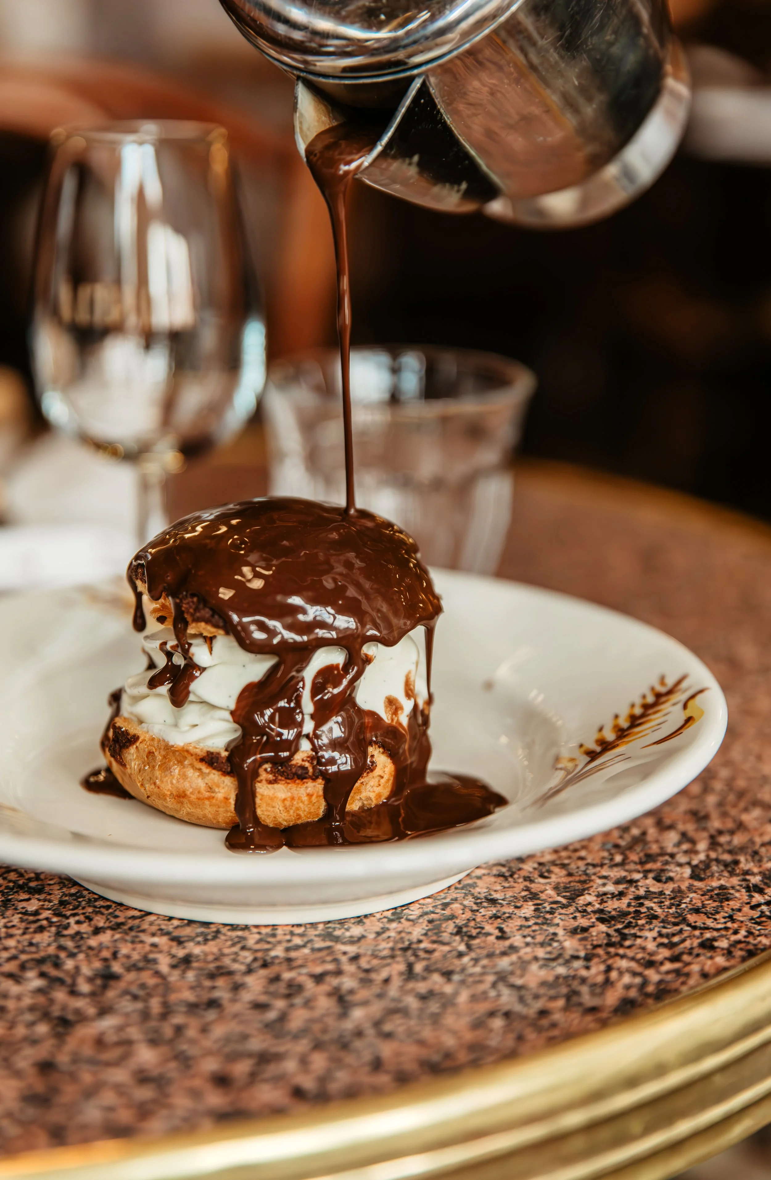 Profiterole au chocolat, vanille @emilieguelpa.jpg