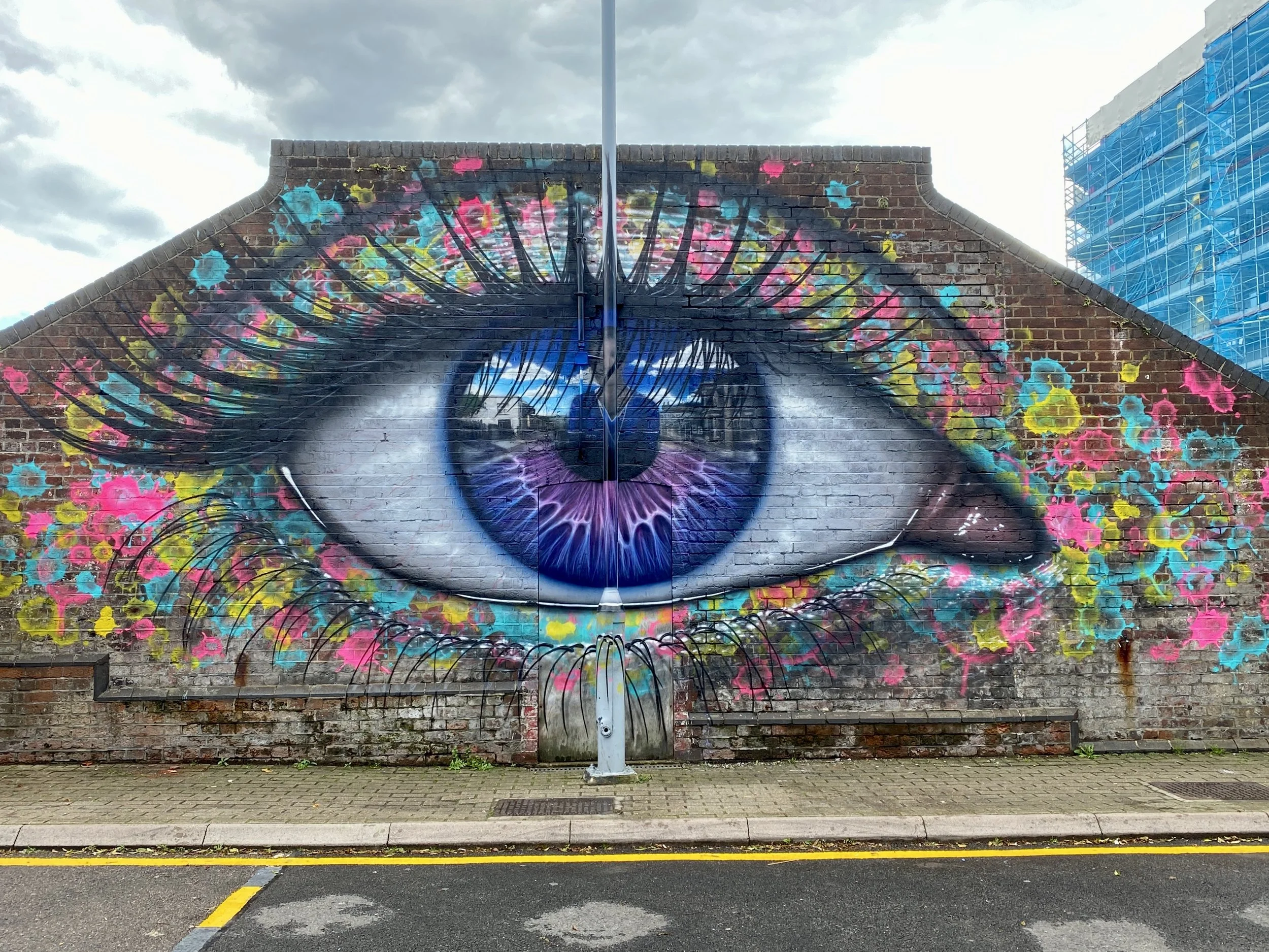 Cosham - railway wall with midwife in eye.JPG