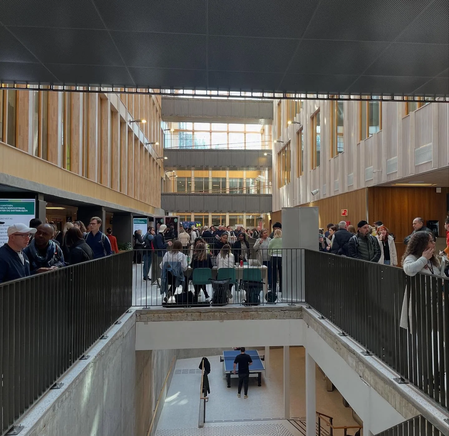 I dag har vi vært på arbeidslivsmesse på Bergen Inkluderingssenter. Vil du bidra med din erfaring i et prosjekt for arbeidsinkludering? Se neste bilde for QR kode til vår spørreundersøkelse, eller kopiere denne l