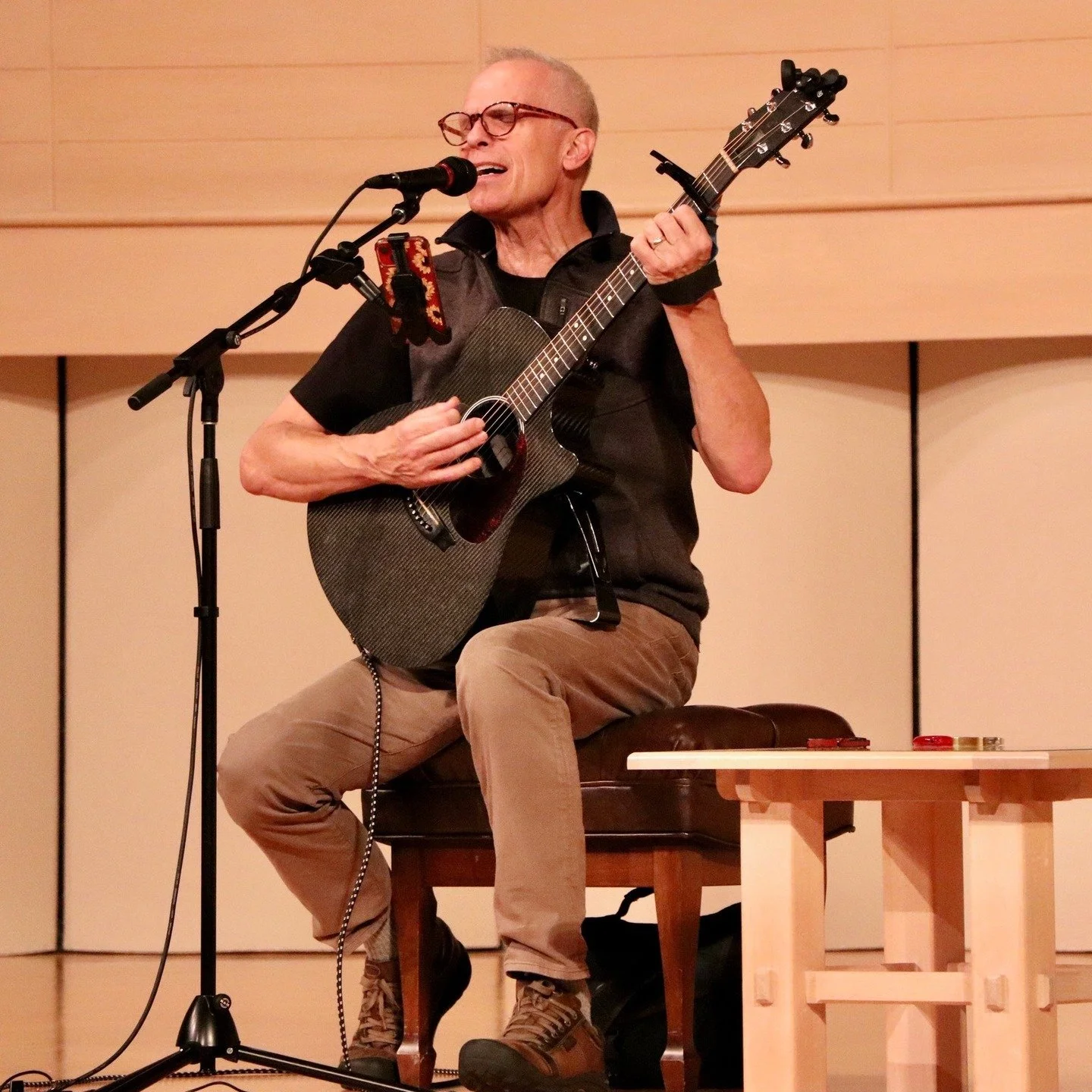 🍁🎃🎶 Kick off the fall season with one of America's best folk artists, Peter Mayer! The talented guitarist writes songs that are joyful, humorous, thoughtful, and inspiring. Peter is performing on Saturday, October 18 at 7 PM. The doors f