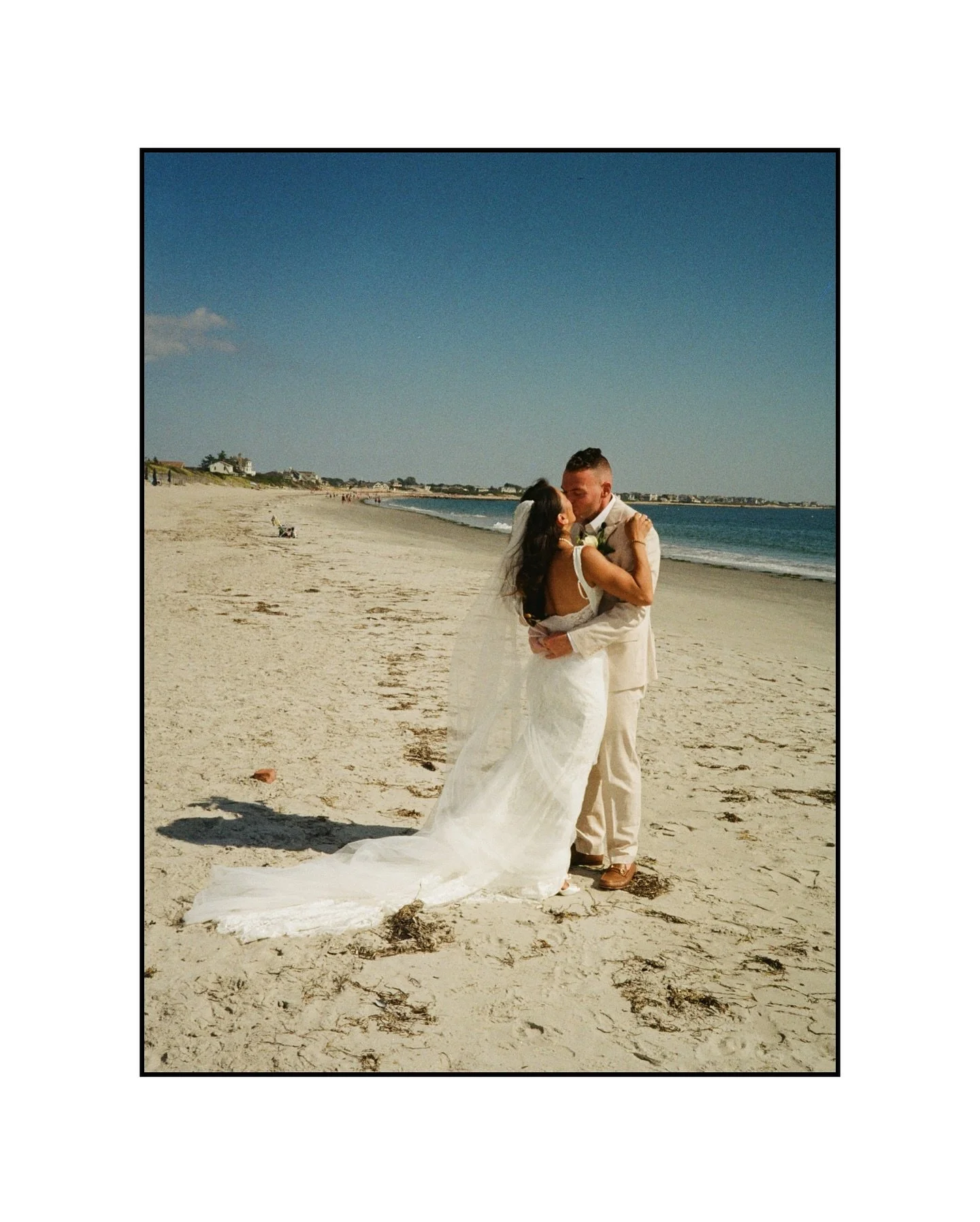 Film film film! 😍

Film is such a beautiful addition and personal touch to your wedding day. It brings that dreamy, vintage vibe while giving you all the nostalgic feelings as you look back on each frame. One of the best parts about adding film to y