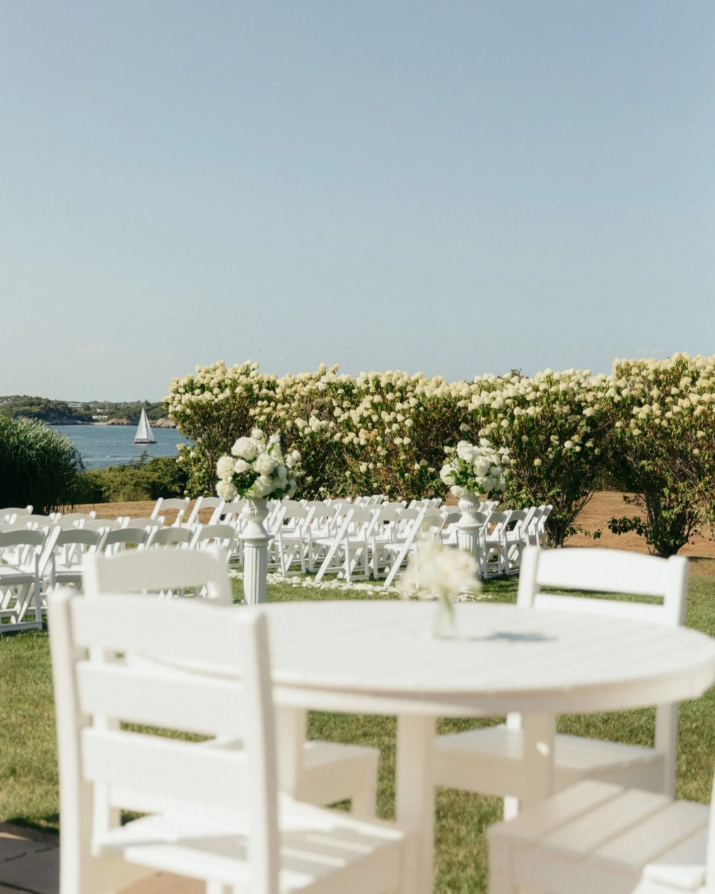 What a DREAM Orla &amp; Zach&rsquo;s wedding was! From the thoughtful details to the Newport scenery, every moment was picture-perfect. I feel so honored to have captured their beautiful day! 😍

Associate for @ryandevollphoto