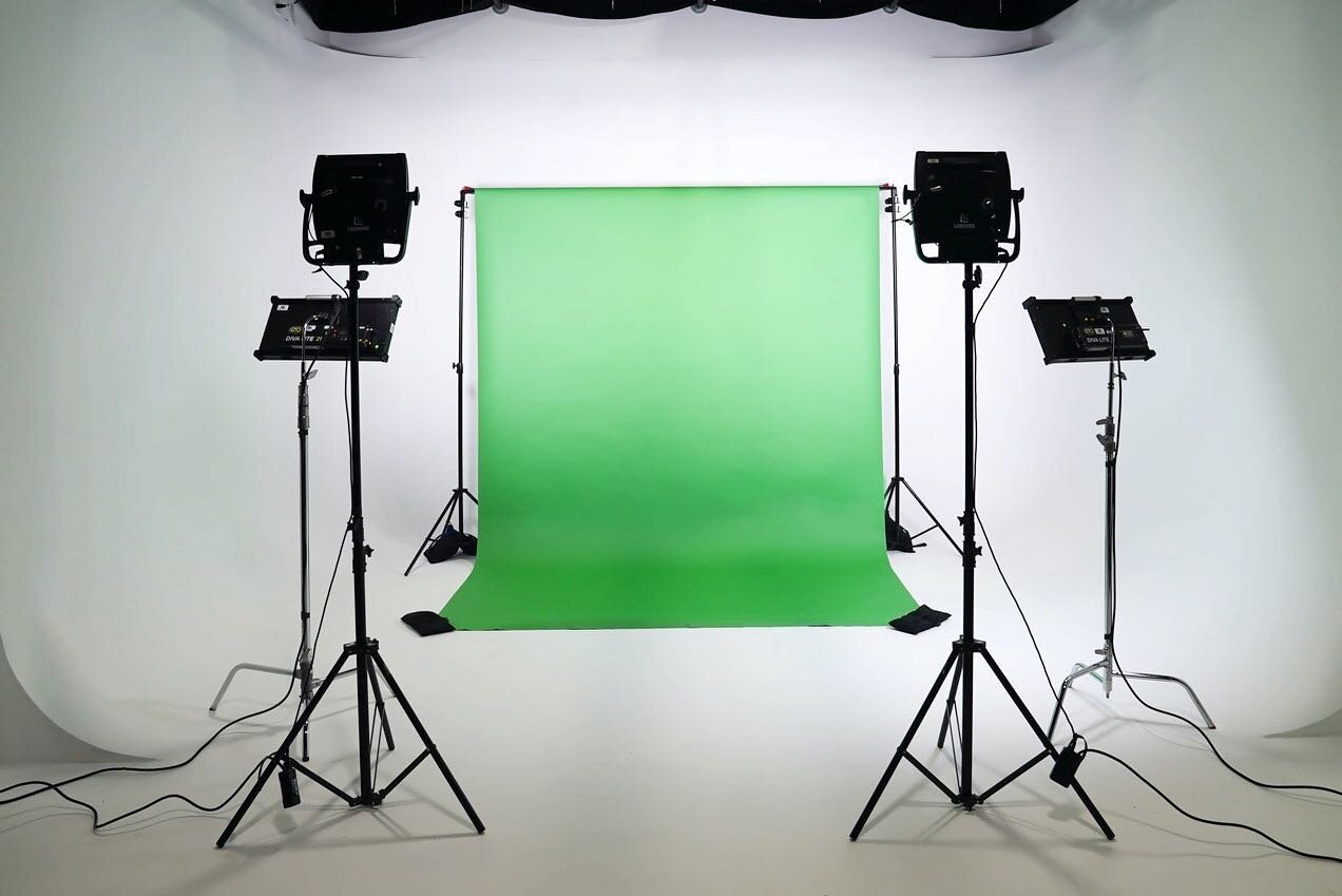 Green Screens turn your fantasies into realities 💚🎥 

Book a rental at our soundproof studio for shoots and livestreams. We&rsquo;ve got you covered with all the equipment on site, and available for nationwide delivery 📦 

🎥

🎥

🎥

#shotinnyc #