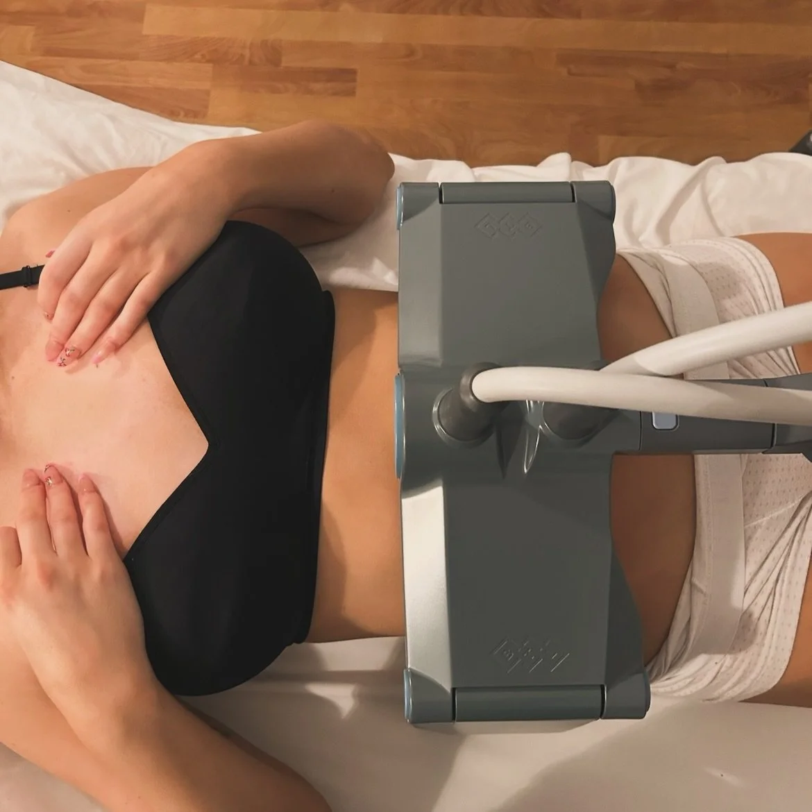 Laying back while Vanquish ME does all the work 😎 

Vanquish ME is non-invasive radiofrequency body contouring that targets stubborn fat with zero downtime. Book your session today ✨

#vanquishme #medicalspa #chicagomedspa #bodycontouring #fatmeltin