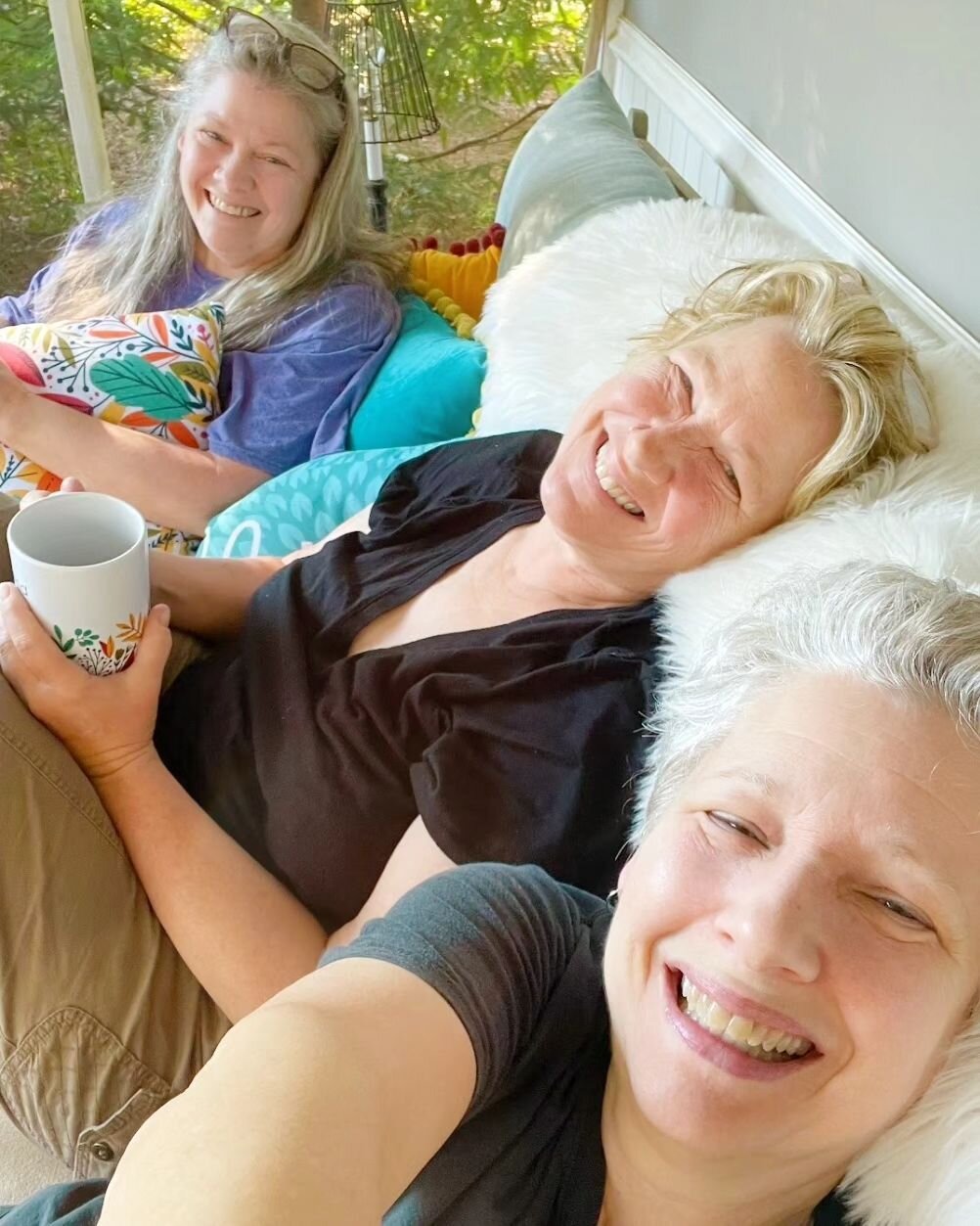 What's better than getting together with your best friends? Getting together with your best friends for a getaway at Your Alpaca Cottage! 🥰💛🦙 Now booking April &amp; May weekends at the Link in our Bio ✔️

📸 A trio of truly lovely Your Alpaca Cot