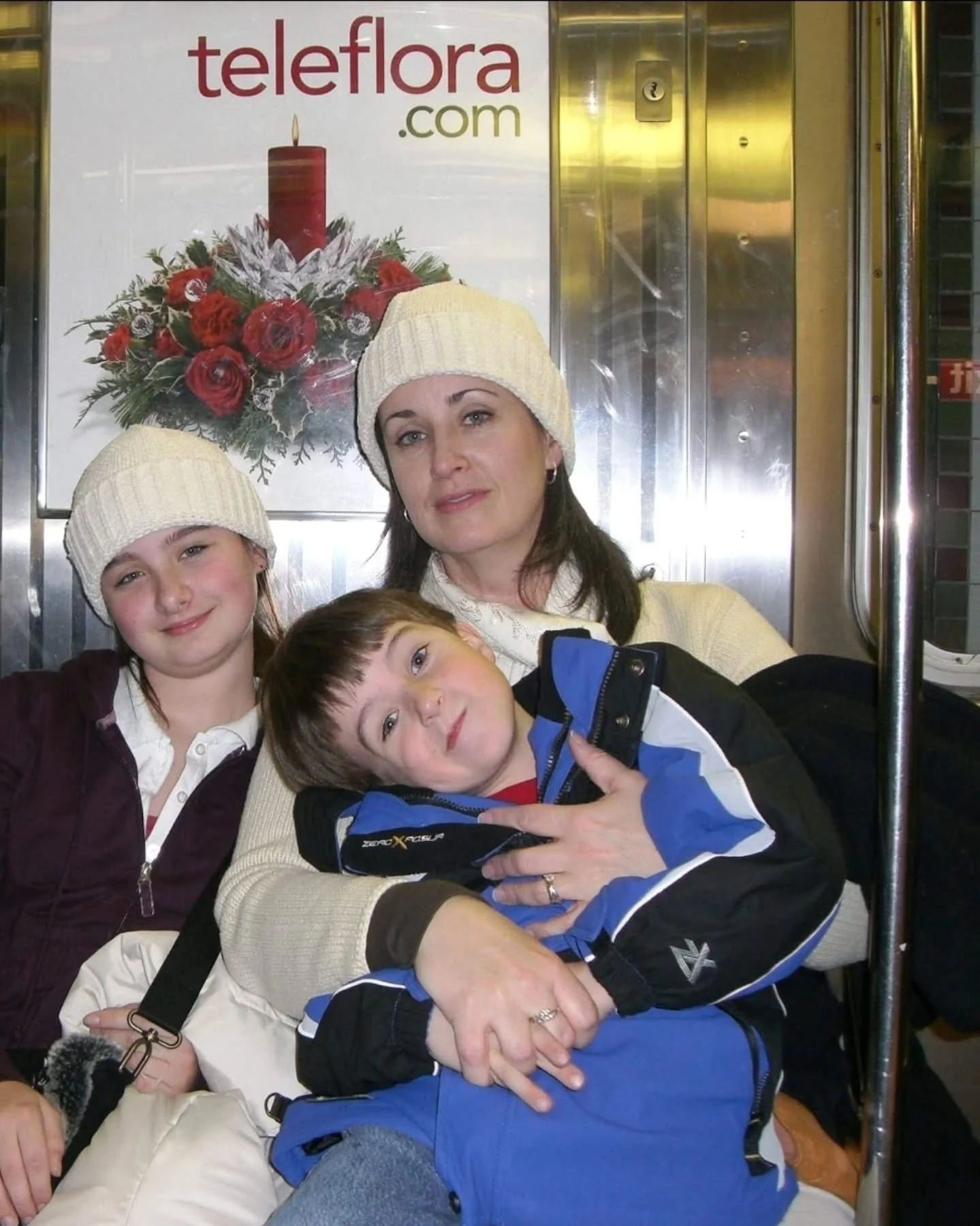 🤧 I've got a wicked cold this weekend, so instead of being highly creative today, I am posting a photo dump of many of my favorite photos, new and old, and favorite people! I hope you enjoy 💛

#YourAlpacaCottage
#AlpacaSanctuary
#BookNow
#AlpacasIn