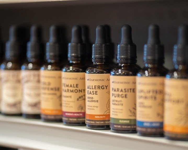 Itchy eyes, congestion, and sneezing pulling you out of the present moment while spending time outside?

Find relief from symptoms associated with hay fever and seasonal allergies with the Allergy Ease tincture by @harmonic_arts, infused with anti-in