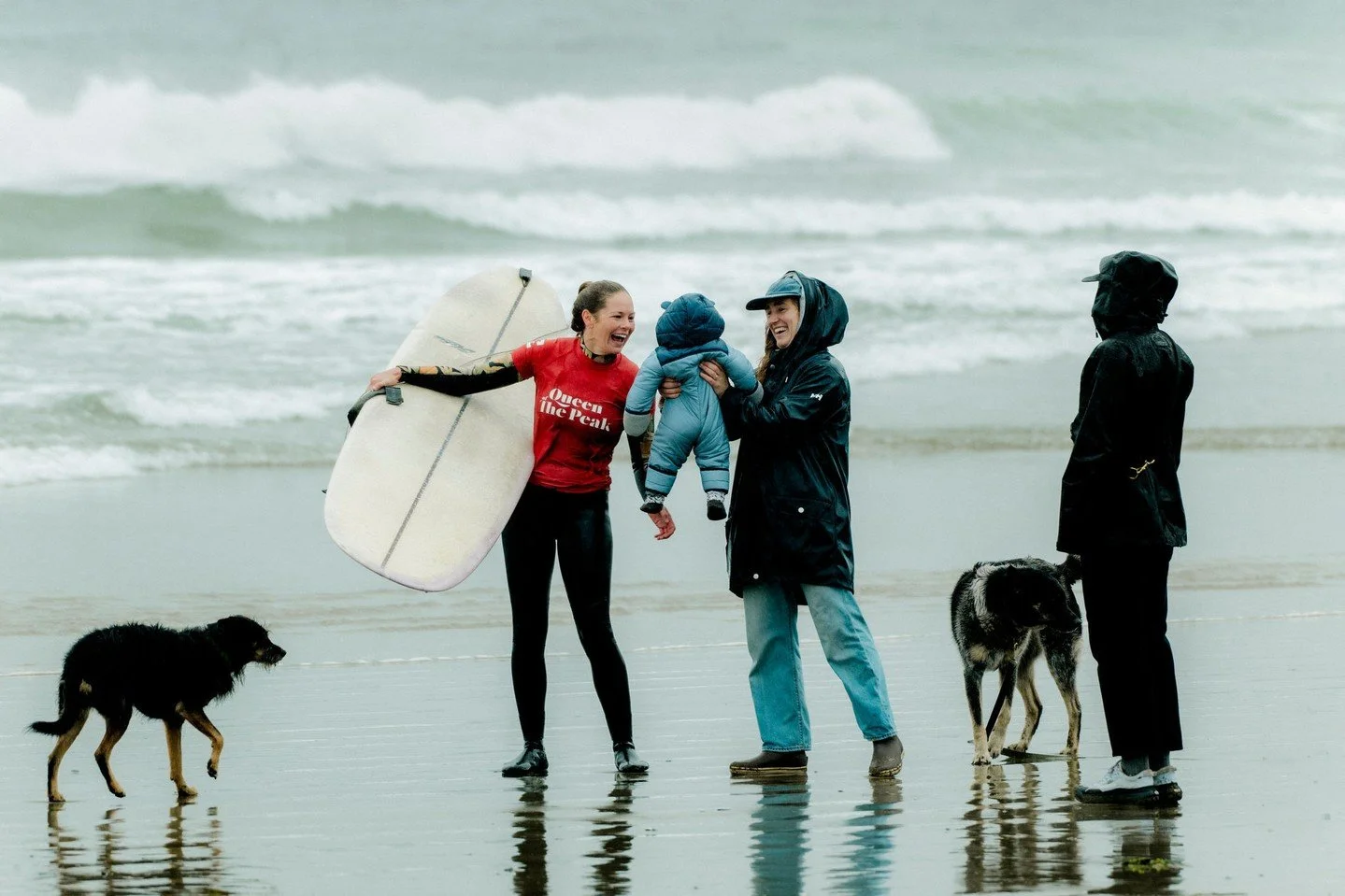 Rain, wind, cold&hellip; and still, @queenofthepeak and @lucky_logger_surf were unforgettable! 💙 We&rsquo;re proud to support an event that brings the community together and continues to shine! 

📸: @bryannabradleyphotography courtesy of @queenofth