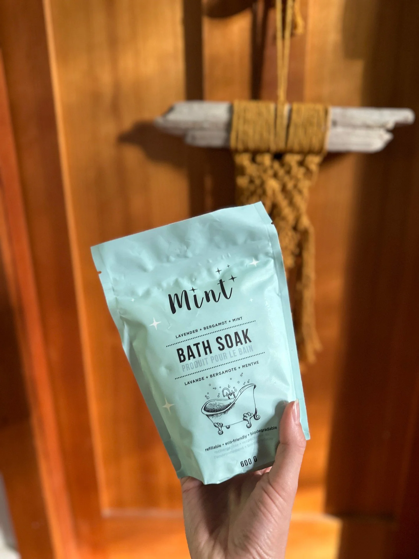 Soggy weekends 🤝 Mint's Lavender Bergamot Bath Soak 🛁

Light the candles, run the tub, and let those essential oils work their magic on tense muscles and sore feet. ✨ Find this and other favourites by @mintcleaning_ at Epic.