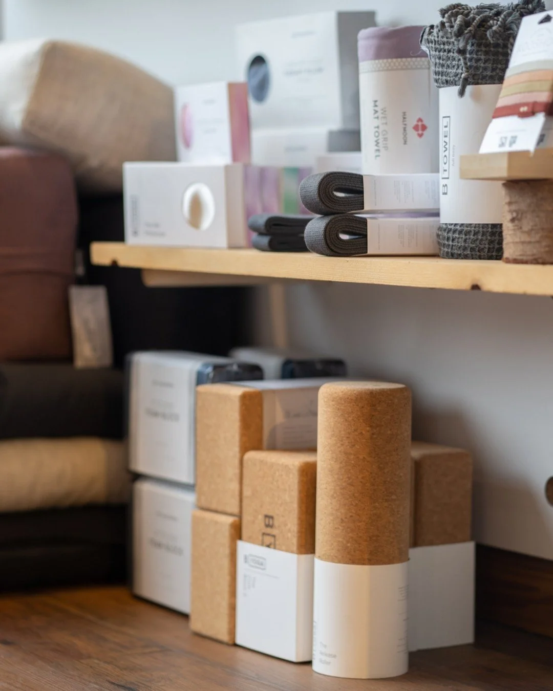 This weekend, we're stretching out the savings with Jingle discounts that start tomorrow! Whether you've been eyeing up the @lululemon yoga gear, adding a @shaktimats Accupressure Mat to your routine, or giving your supplement cupboard a refresh, con