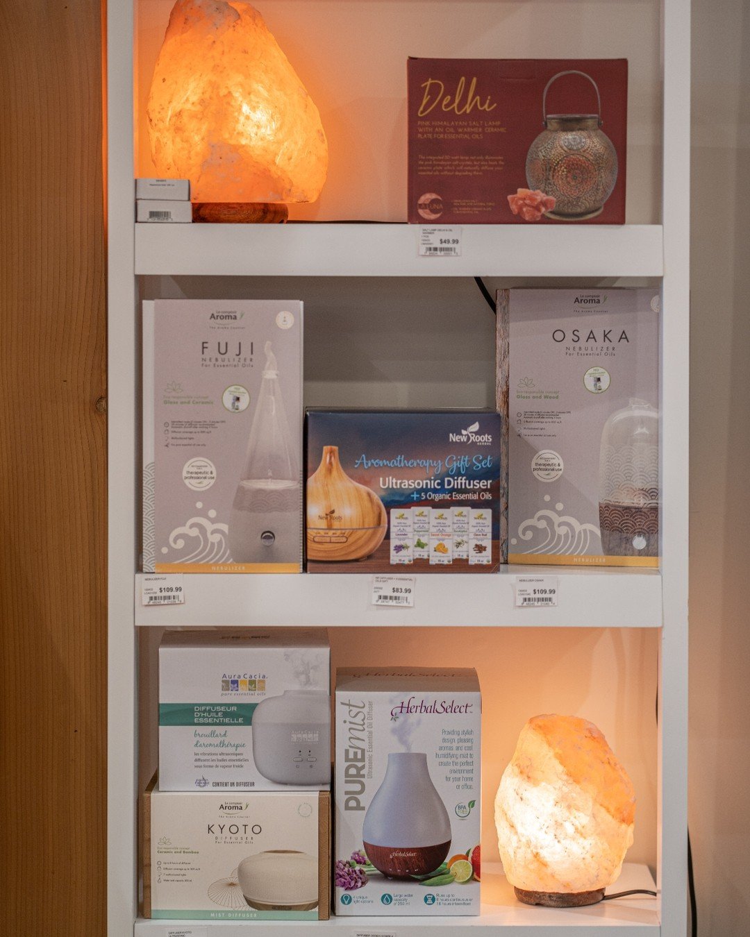 Looking to reduce your screen time in the New Year for a better night's rest? We love how Himalayan Salt Lamps create a soft glow, replacing blue light with a calming, soft ambiance while also purifying the air. 

Perfect for keeping bedside or in a 