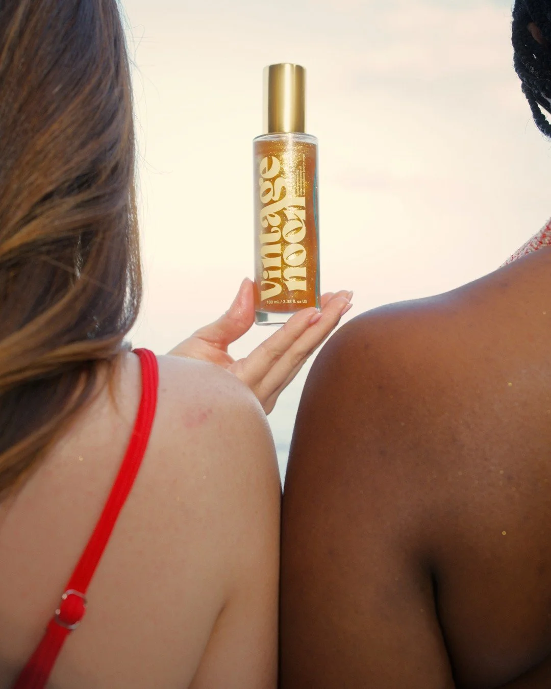 Golden hour, bottled. ✨️ Shoppers have been loving the @vintagenoonskin Gilded Sands Shimmer Body Oil for creating that just-got-back-from-somewhere glow. 🌞⁠
⁠
This antioxidant rich blend is formulated with 7 skin mimicking botanicals to lock in hyd