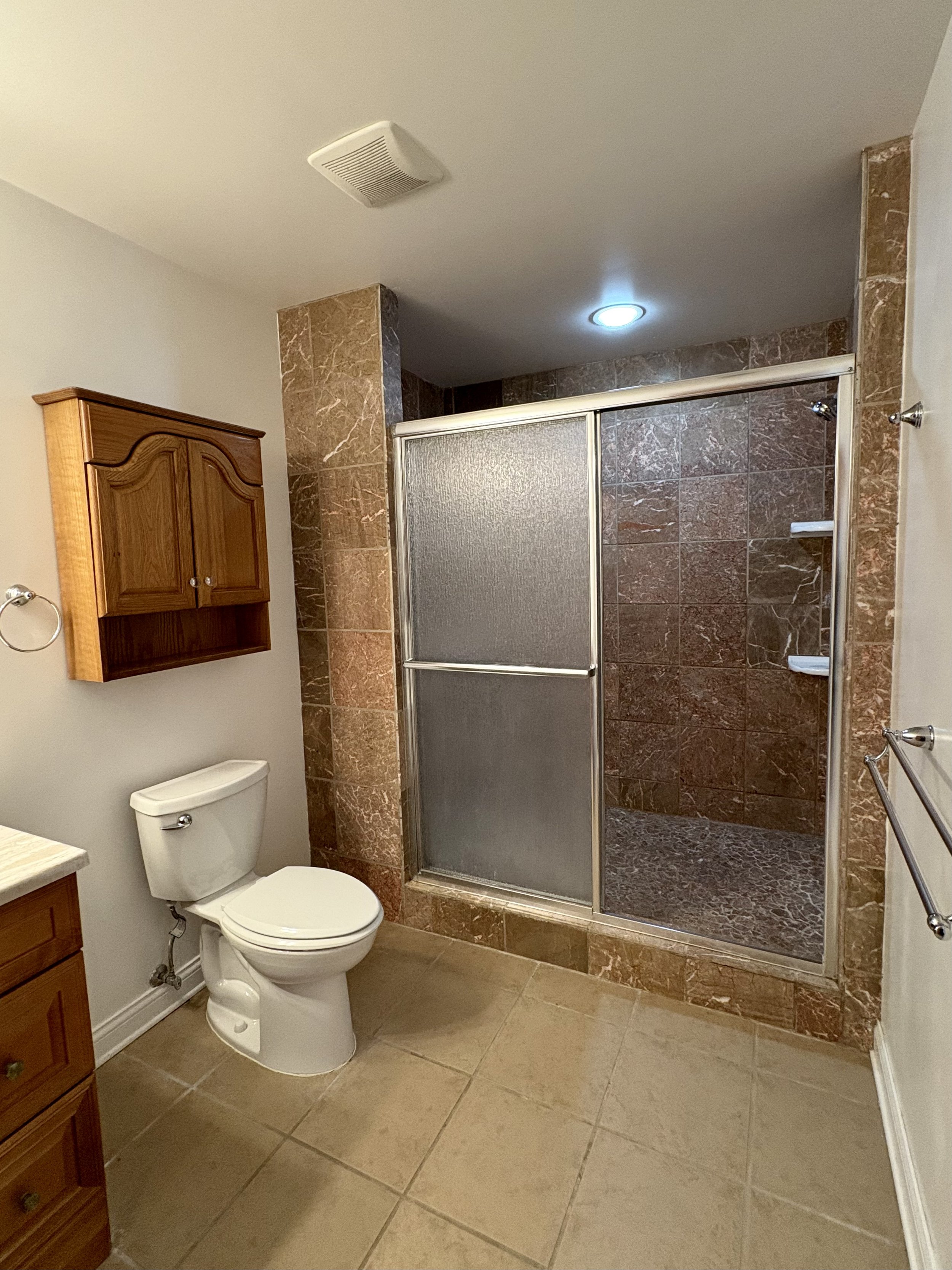 642 2_bath1.jpeg
